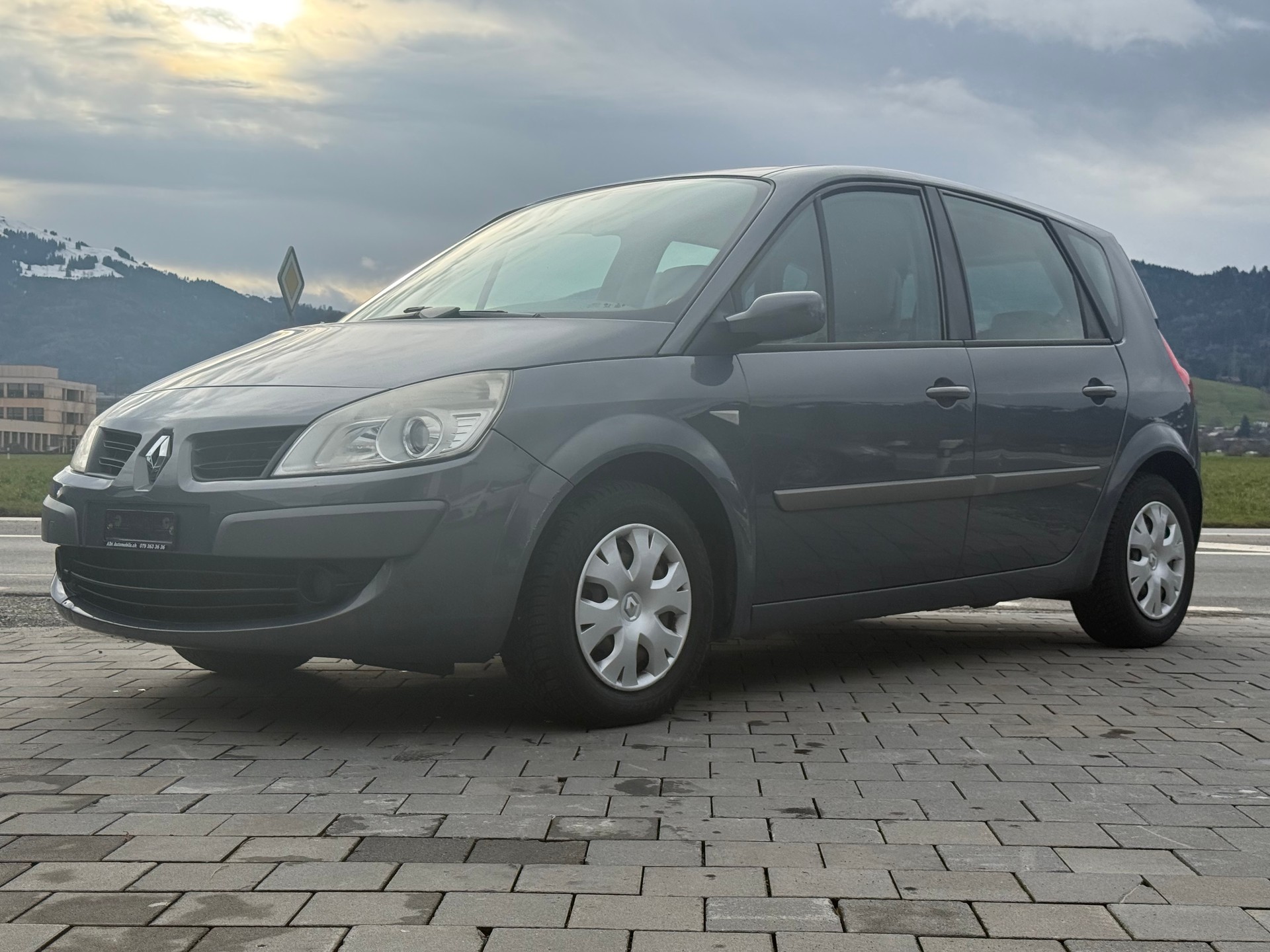 RENAULT Scénic 1.6 16V Fairway Automatic-image-0