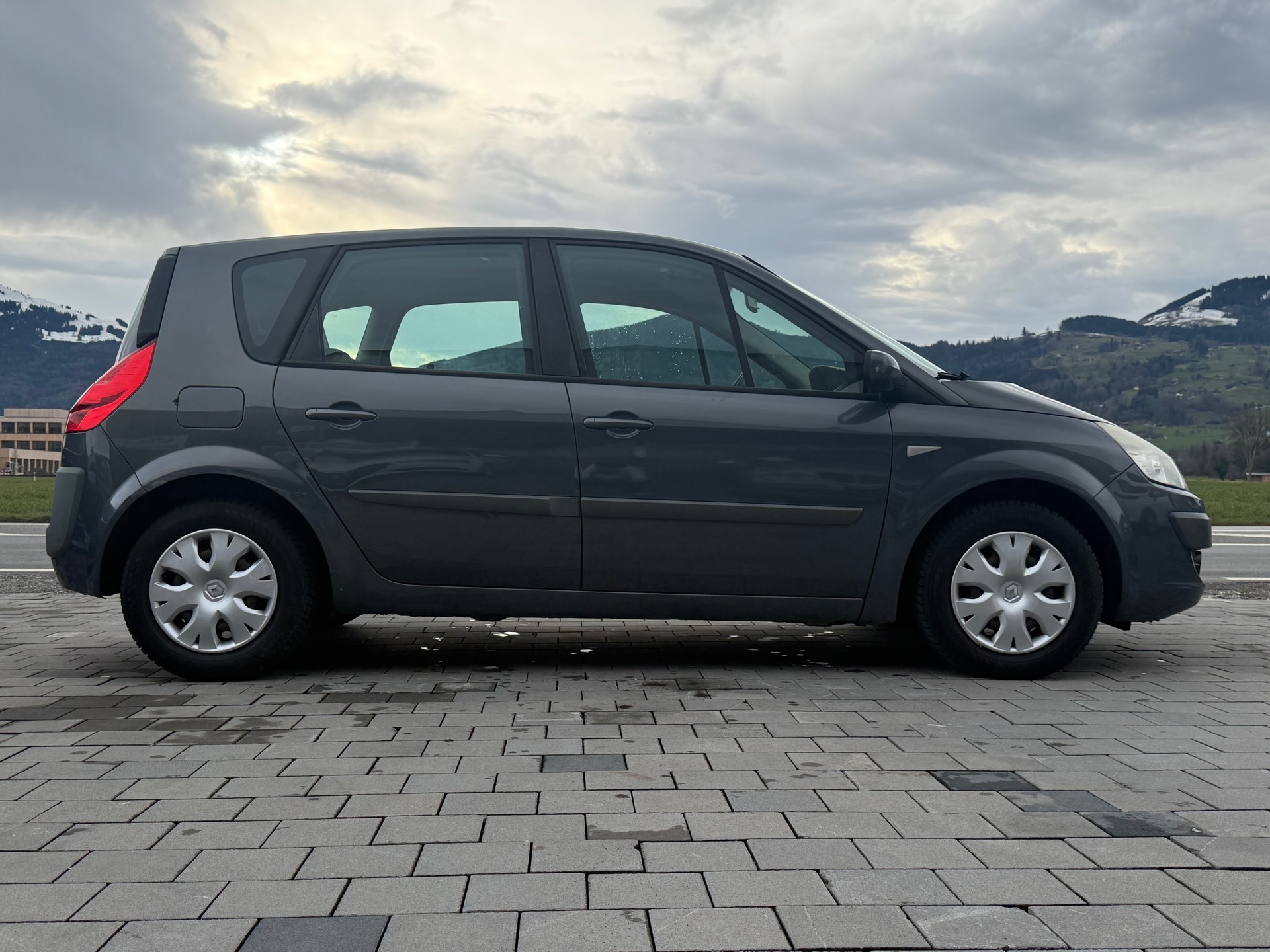 RENAULT Scénic 1.6 16V Fairway Automatic-image-4