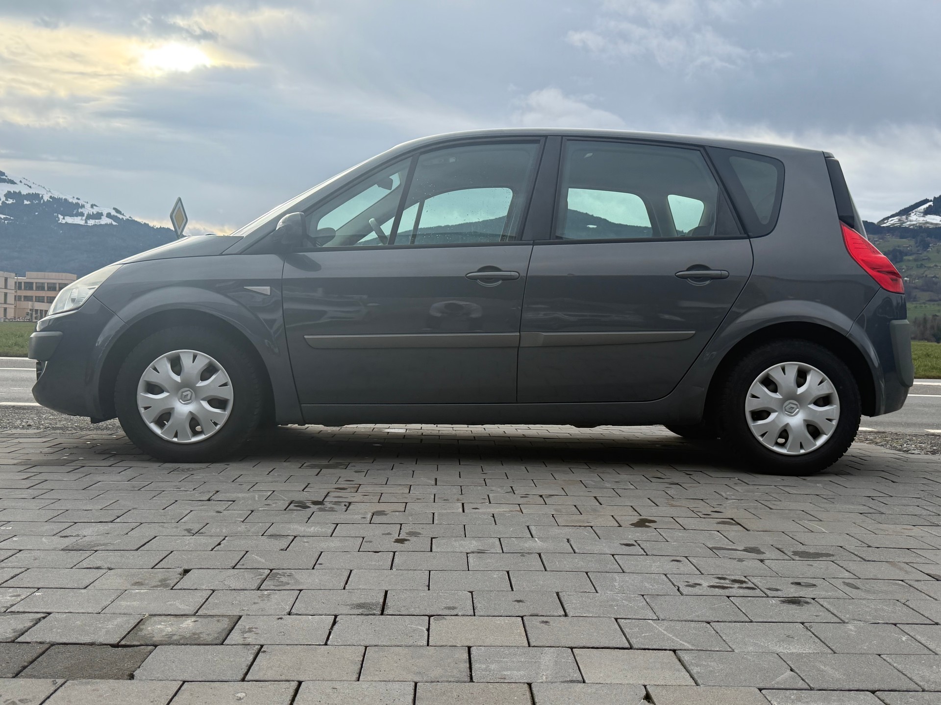 RENAULT Scénic 1.6 16V Fairway Automatic-image-3