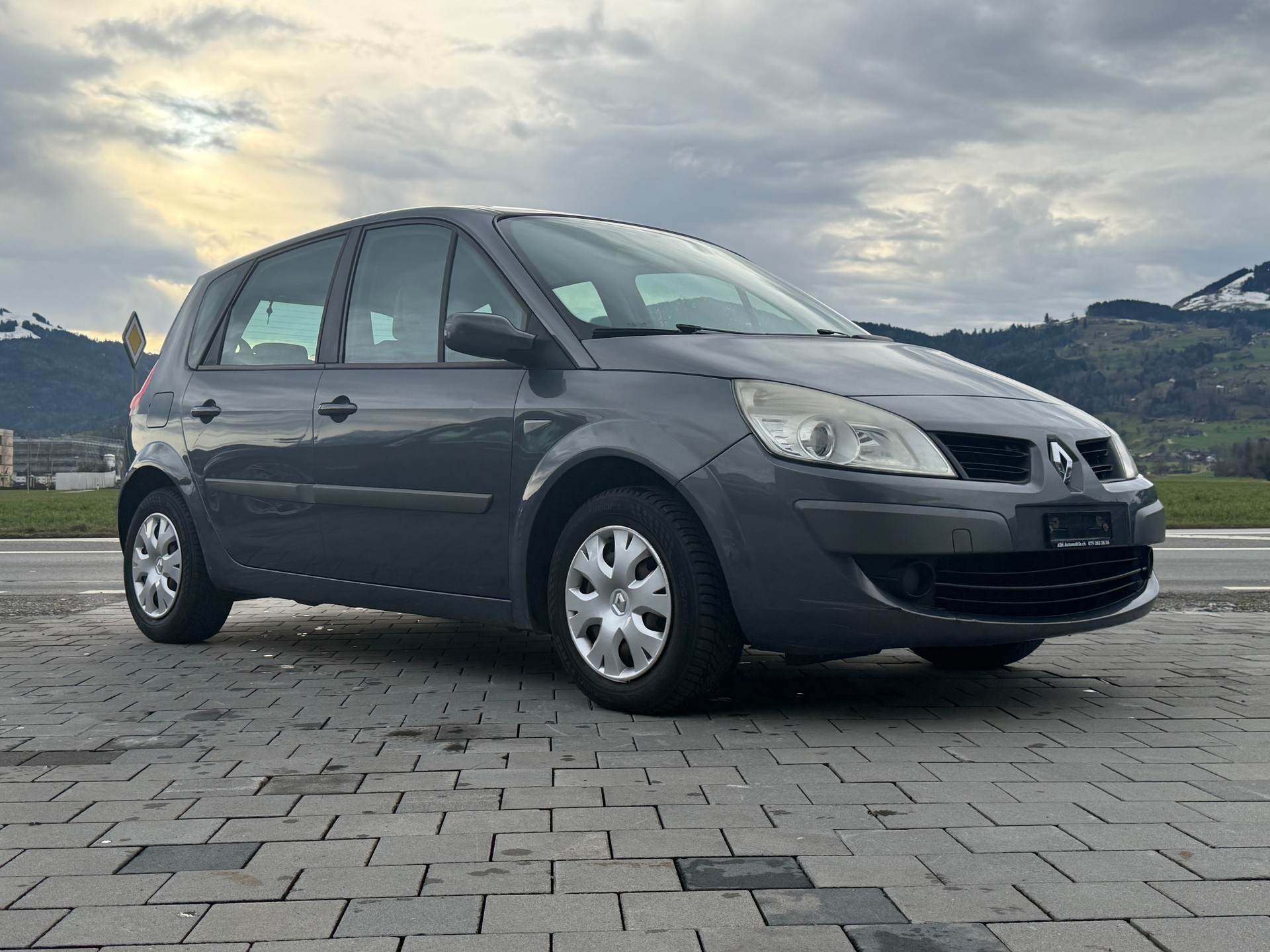 RENAULT Scénic 1.6 16V Fairway Automatic-image-1