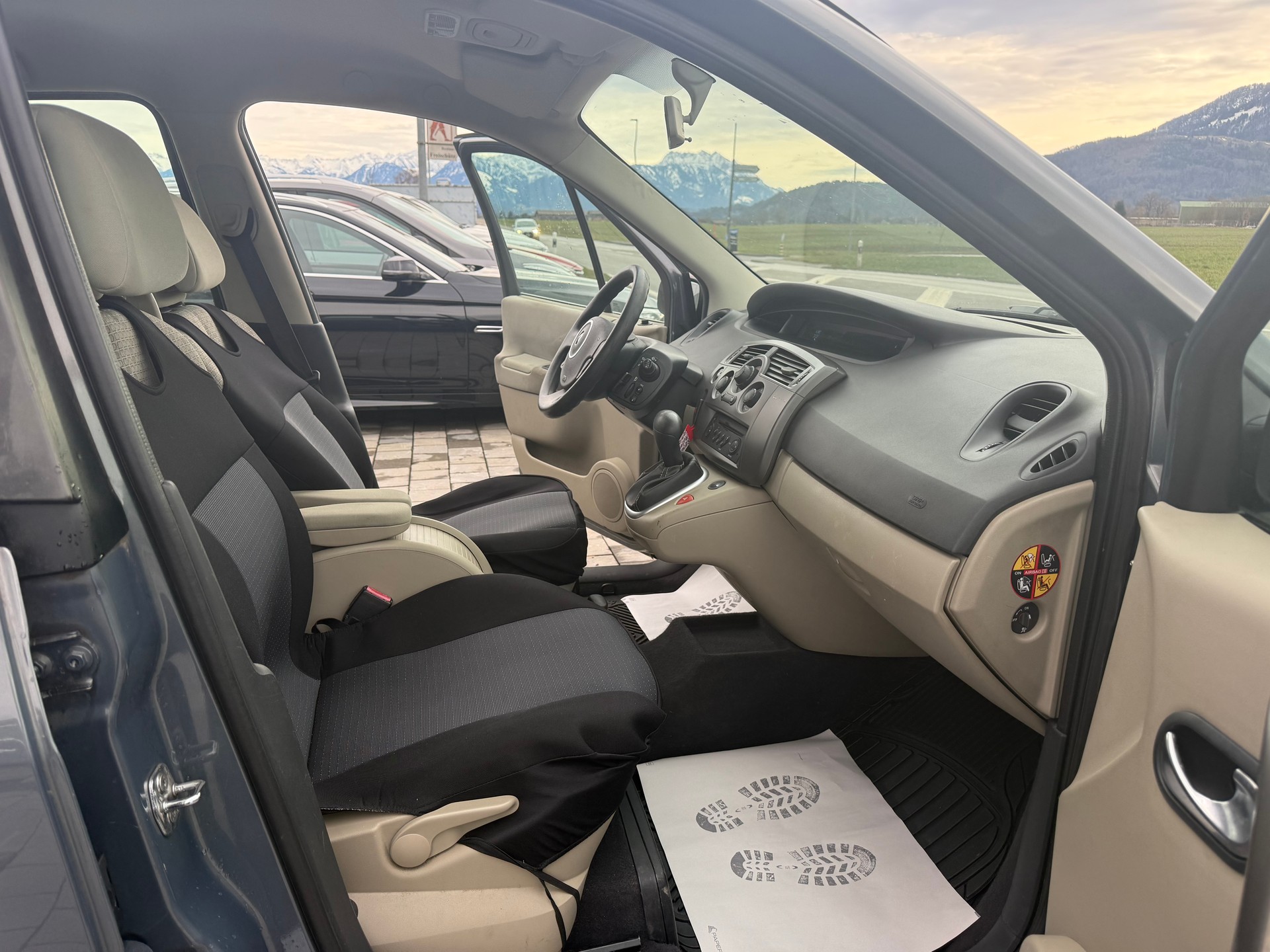 RENAULT Scénic 1.6 16V Fairway Automatic-image-10