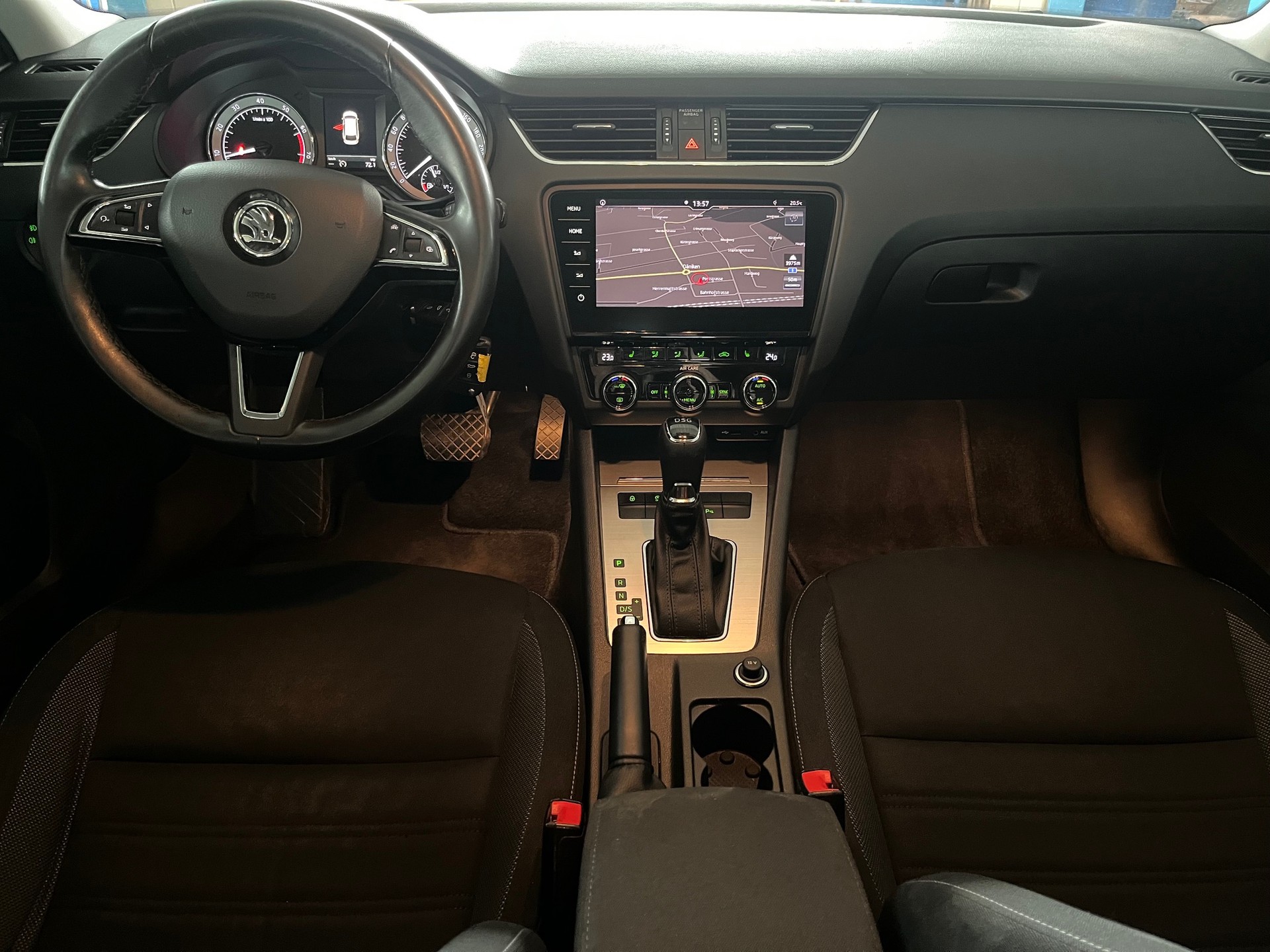 SKODA Octavia Combi 1.4 TSI Ambition DSG-image-7