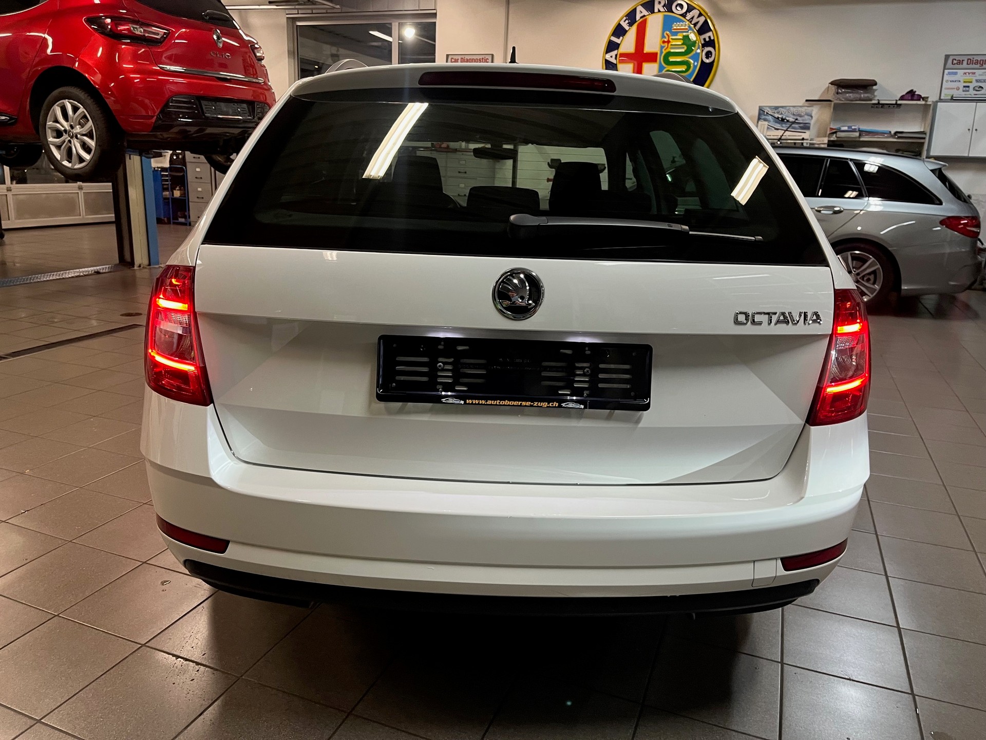 SKODA Octavia Combi 1.4 TSI Ambition DSG-image-3