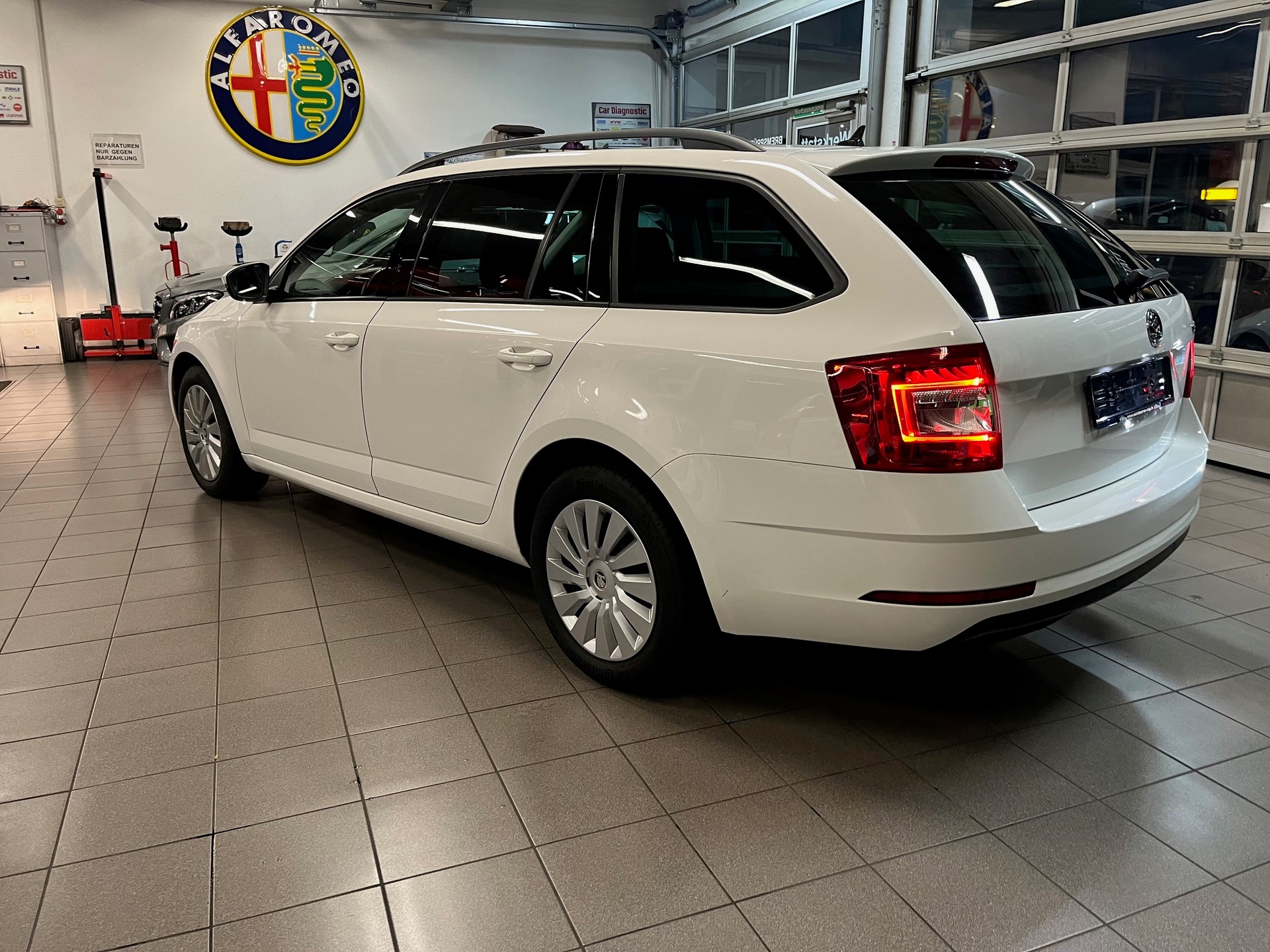 SKODA Octavia Combi 1.4 TSI Ambition DSG-image-5