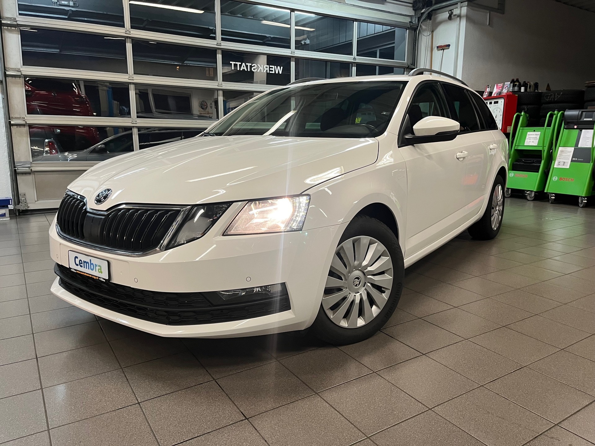 SKODA Octavia Combi 1.4 TSI Ambition DSG-image-0