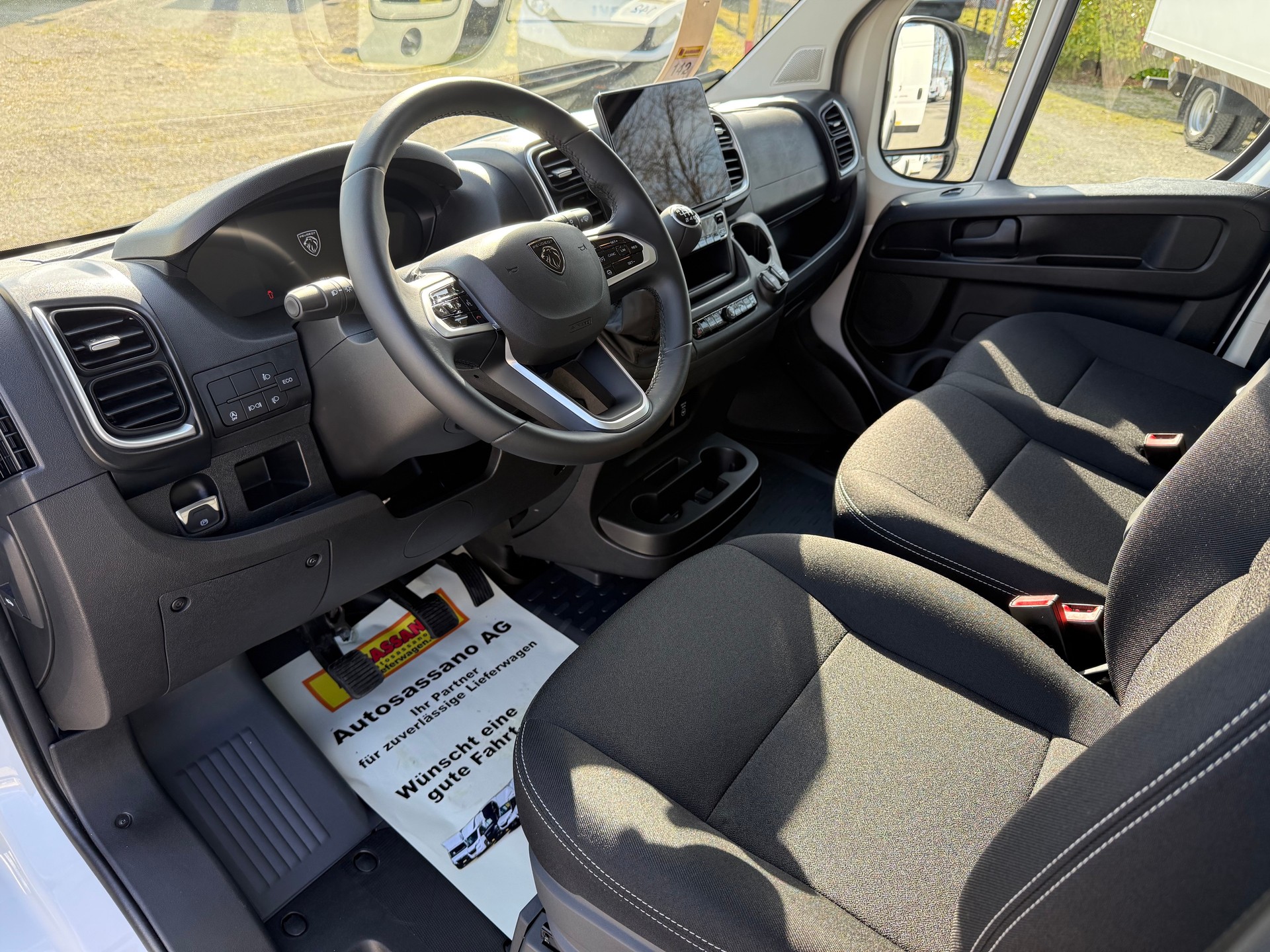 PEUGEOT Boxer 2.2 BlueHDI 140 335 L2H2 Speziell / Camper-image-13