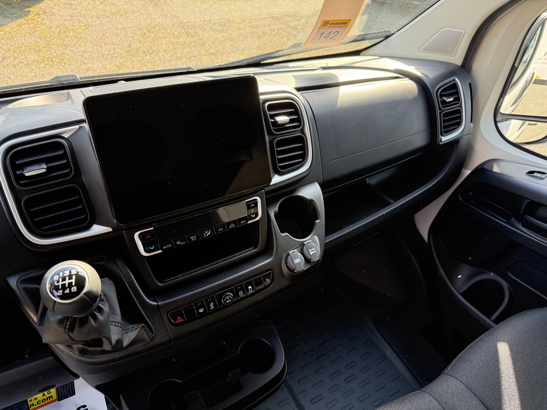 PEUGEOT Boxer 2.2 BlueHDI 140 335 L2H2 Speziell / Camper-image-3