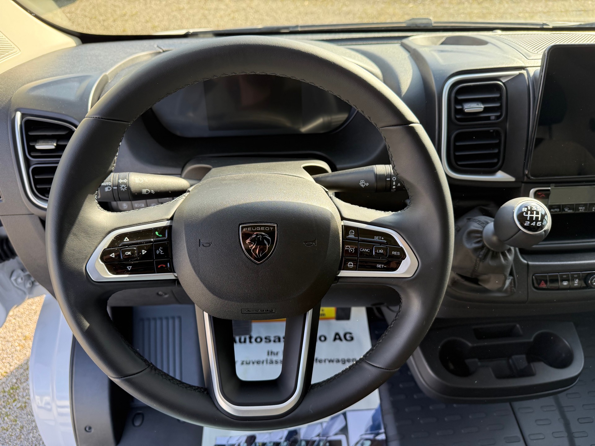 PEUGEOT Boxer 2.2 BlueHDI 140 335 L2H2 Speziell / Camper-image-6