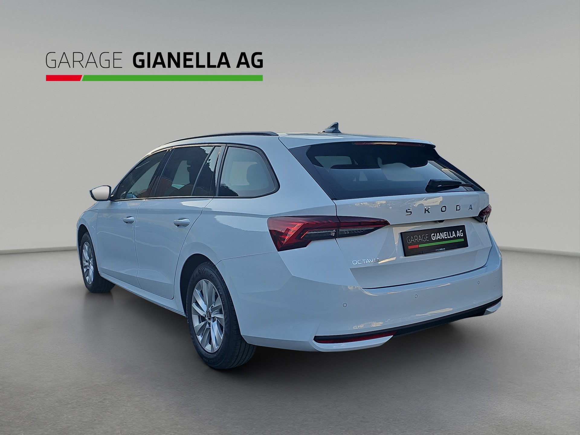 SKODA Octavia Combi 2.0 TDI DSG Selection-image-2