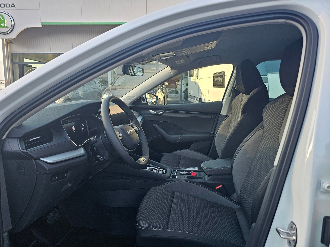 SKODA Octavia Combi 2.0 TDI DSG Selection-image-6