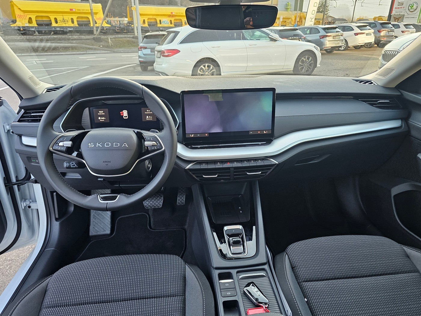 SKODA Octavia Combi 2.0 TDI DSG Selection-image-8