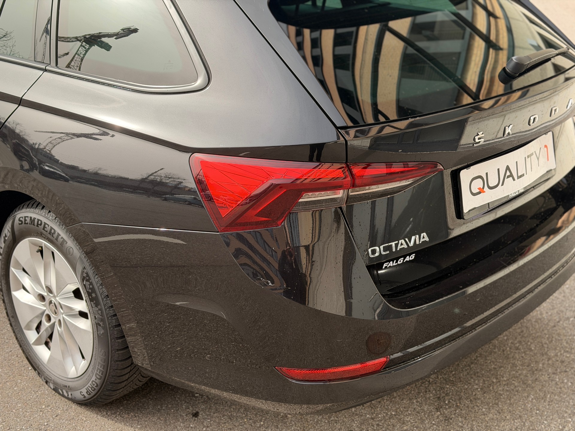 SKODA Octavia Combi 2.0 TDI DSG Ambition-image-8