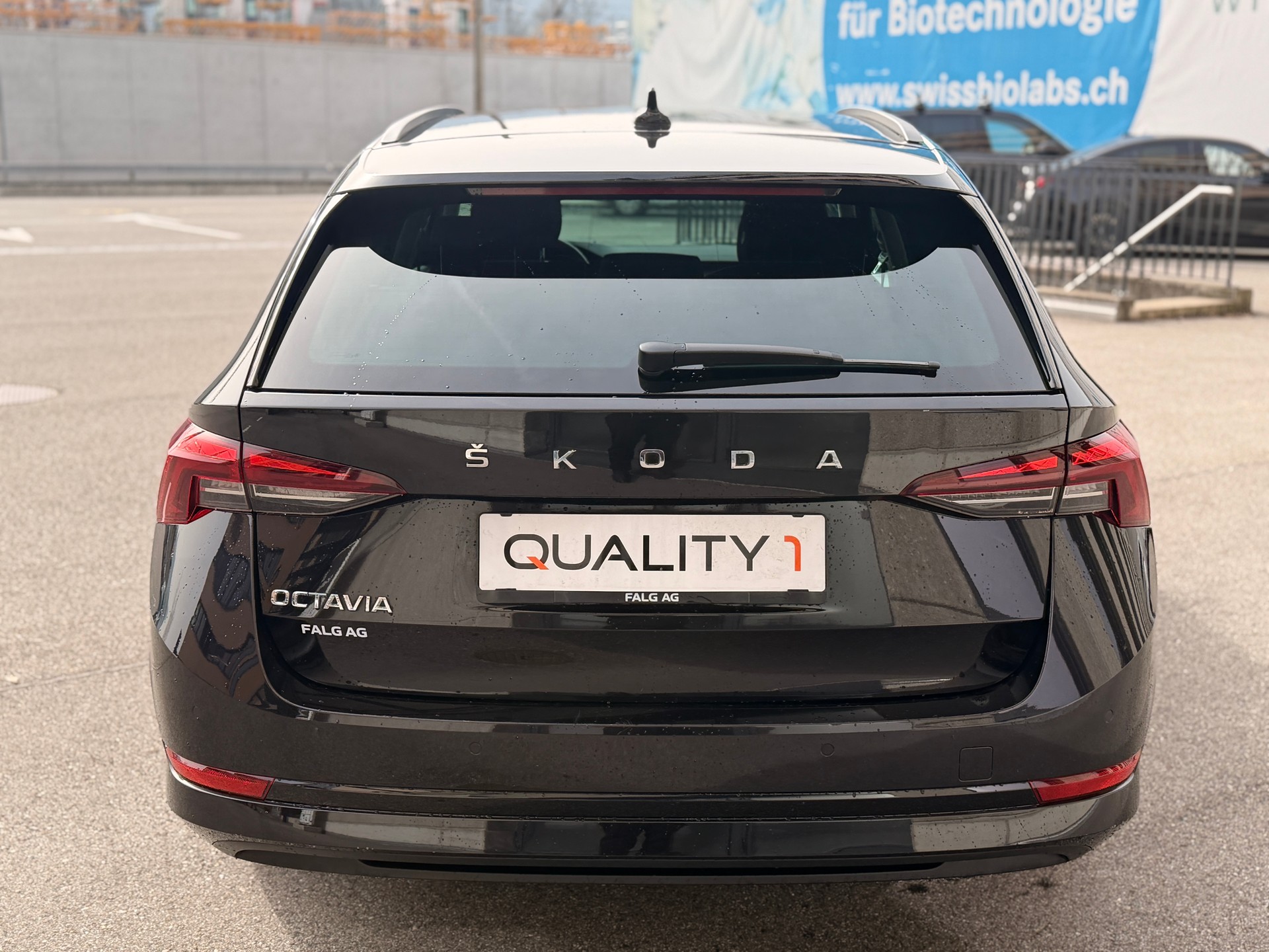 SKODA Octavia Combi 2.0 TDI DSG Ambition-image-3