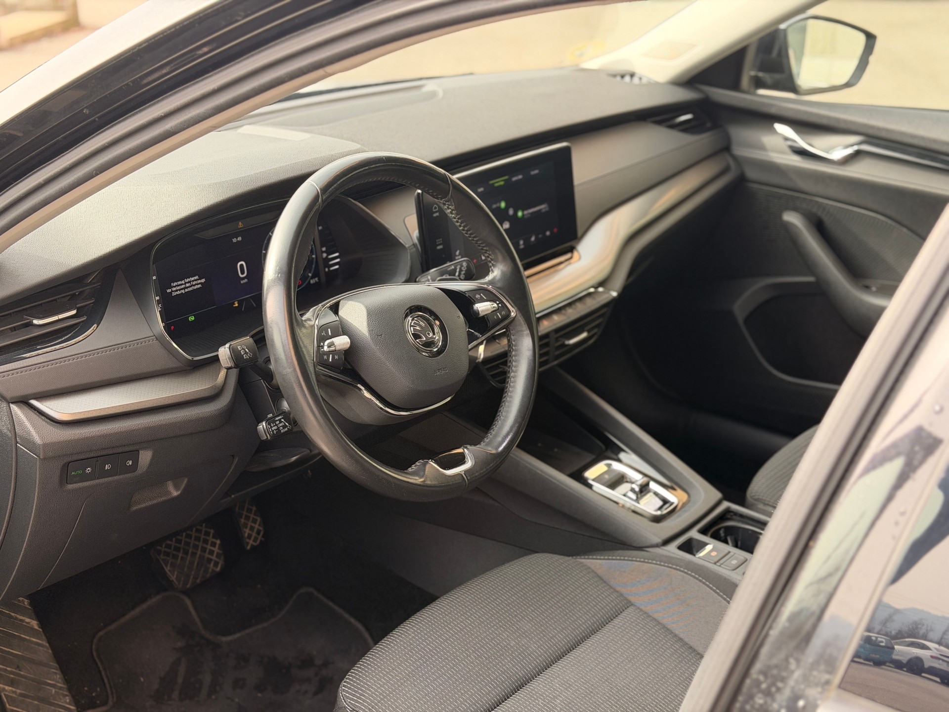 SKODA Octavia Combi 2.0 TDI DSG Ambition-image-12