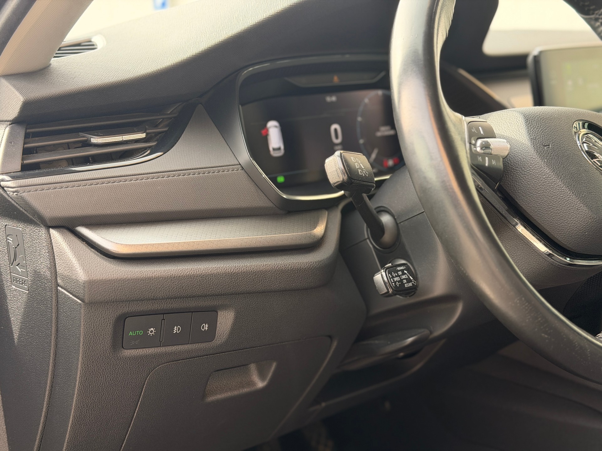SKODA Octavia Combi 2.0 TDI DSG Ambition-image-16
