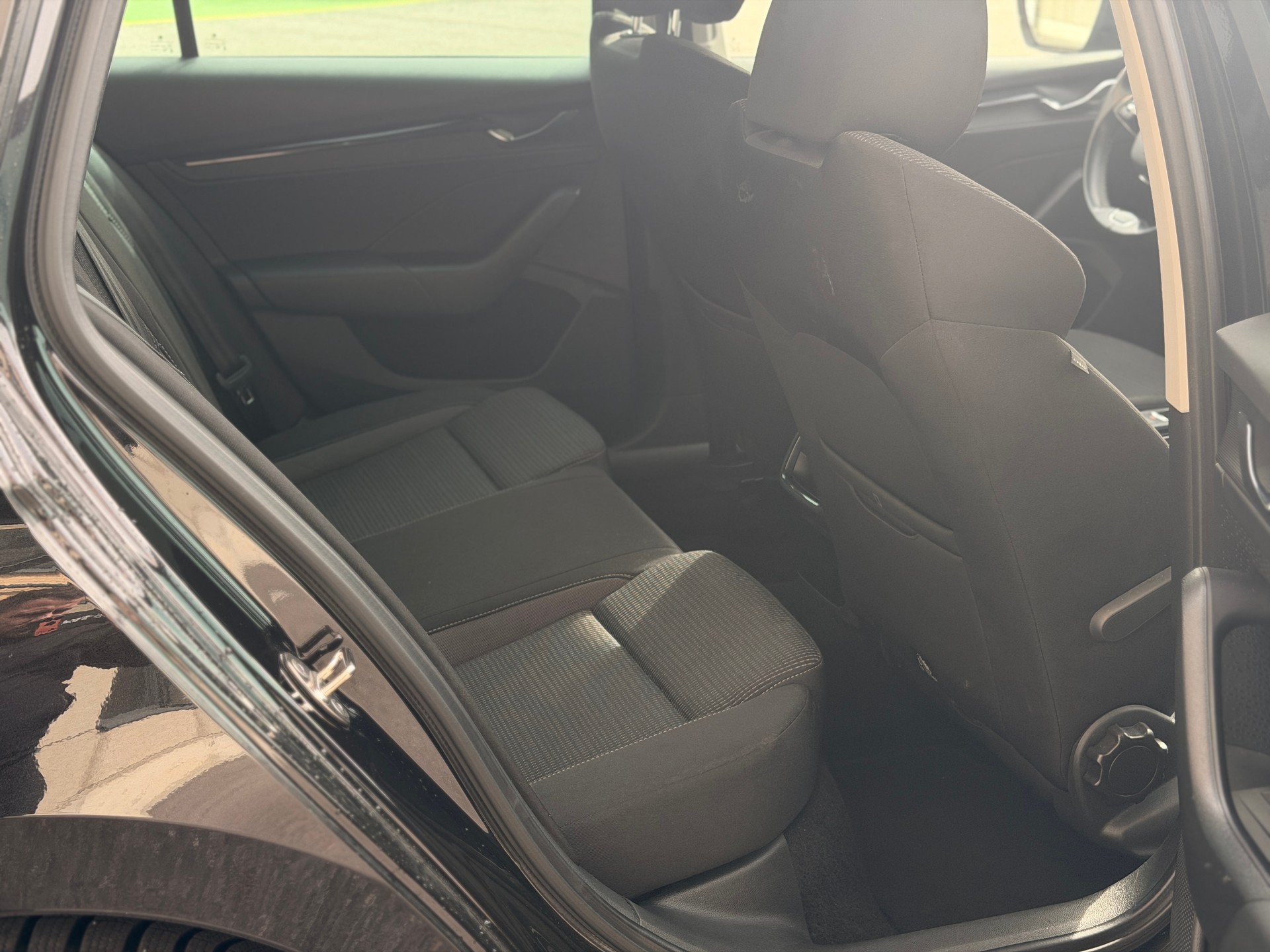 SKODA Octavia Combi 2.0 TDI DSG Ambition-image-21