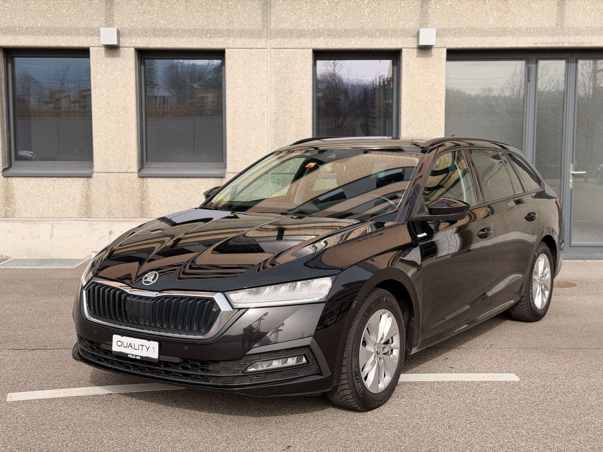 SKODA Octavia Combi 2.0 TDI DSG Ambition-image-0