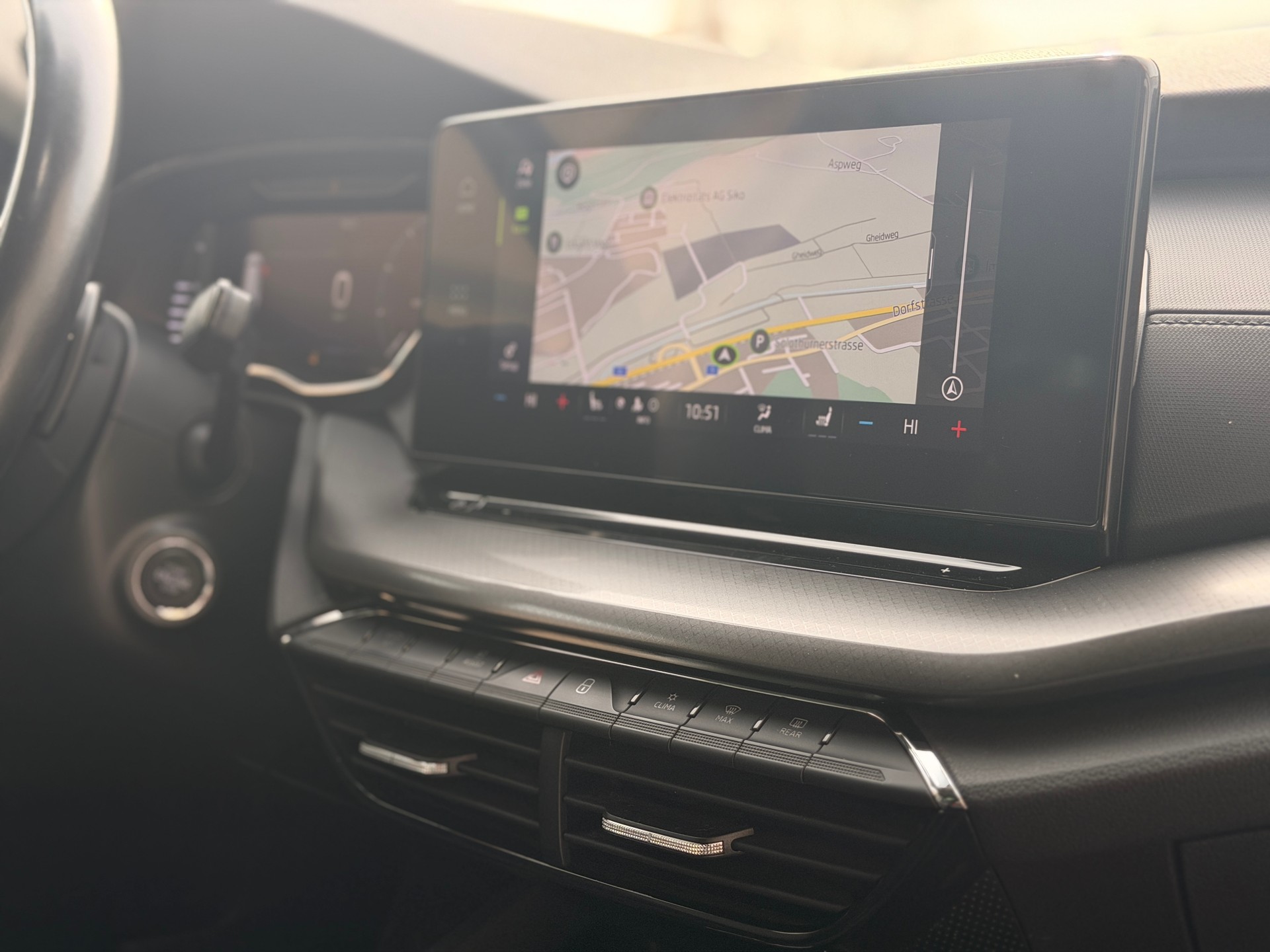 SKODA Octavia Combi 2.0 TDI DSG Ambition-image-27