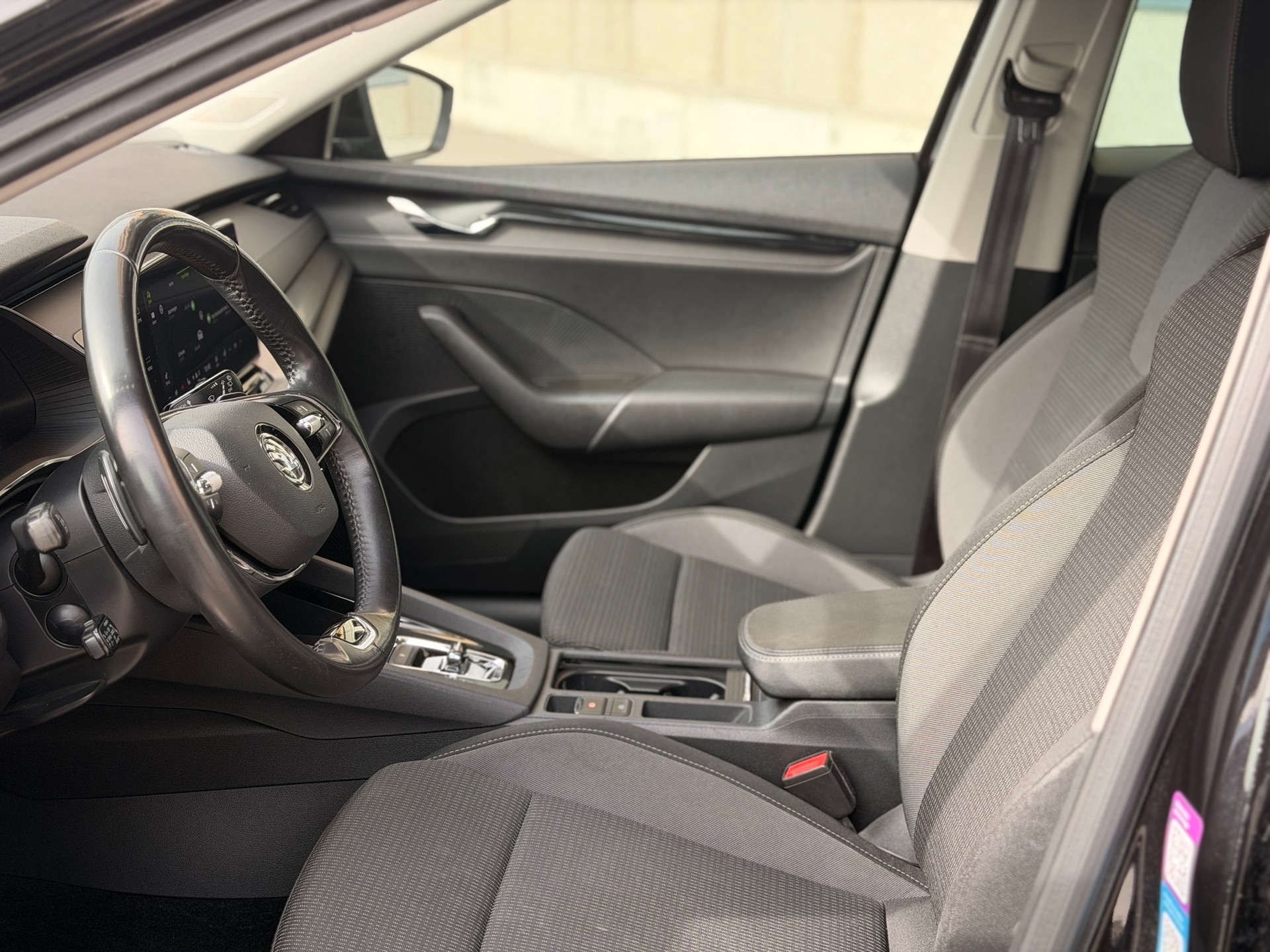 SKODA Octavia Combi 2.0 TDI DSG Ambition-image-11