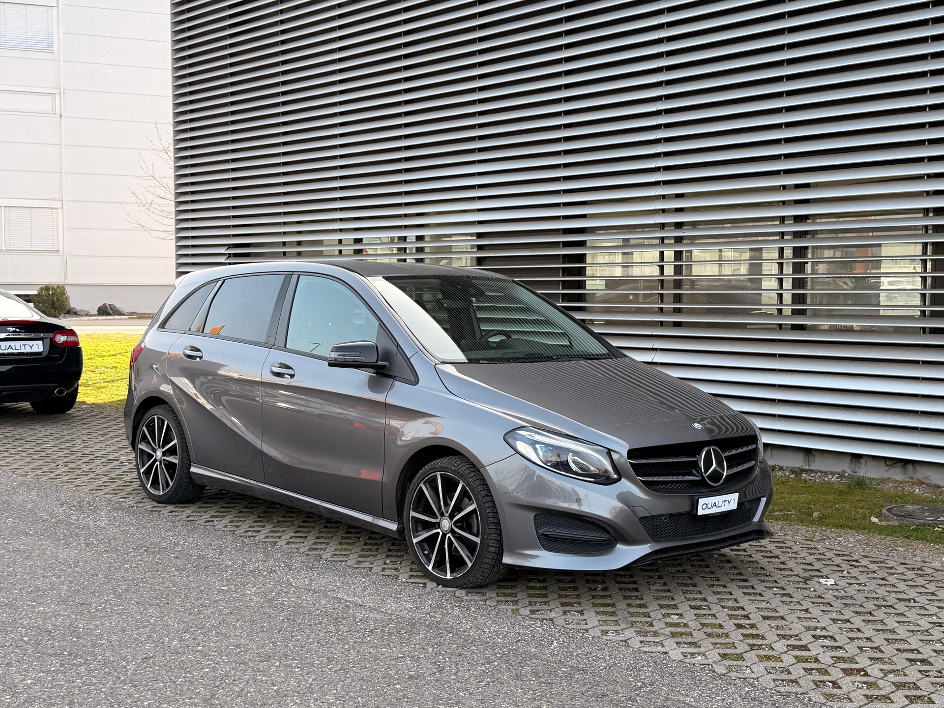 MERCEDES-BENZ B 200 CDI AMG Line 4Matic 7G-DCT-image-3