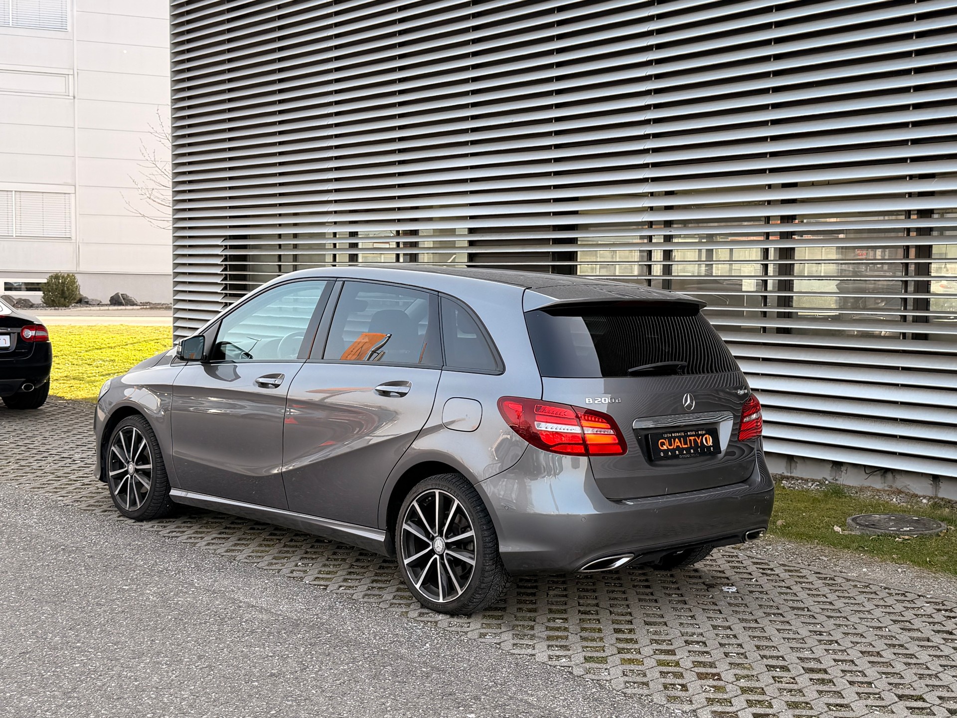 MERCEDES-BENZ B 200 CDI AMG Line 4Matic 7G-DCT-image-2
