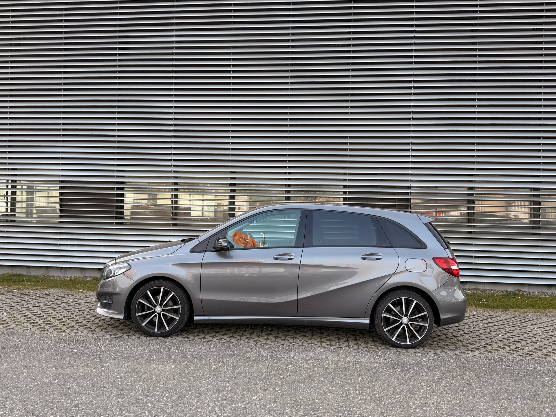 MERCEDES-BENZ B 200 CDI AMG Line 4Matic 7G-DCT-image-1