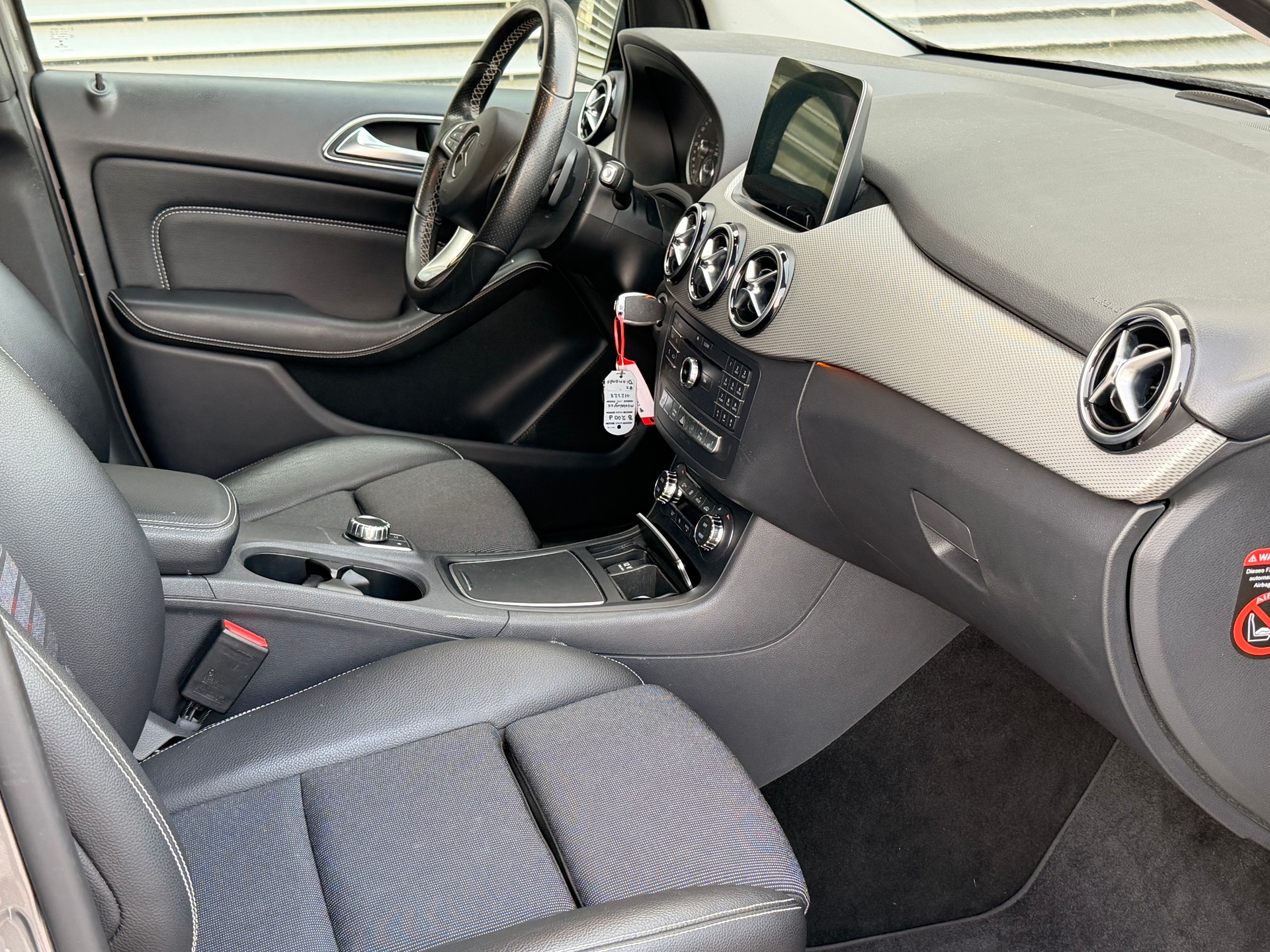 MERCEDES-BENZ B 200 CDI AMG Line 4Matic 7G-DCT-image-10