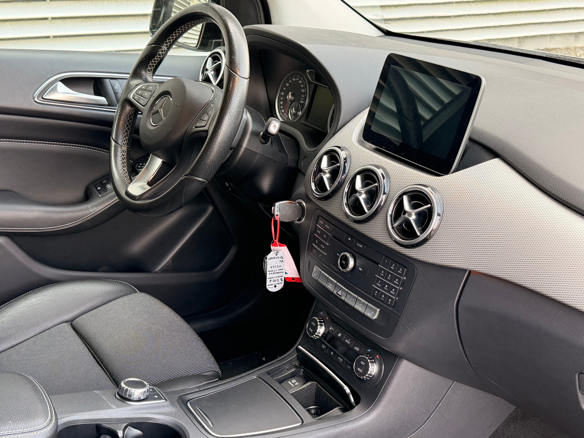 MERCEDES-BENZ B 200 CDI AMG Line 4Matic 7G-DCT-image-8