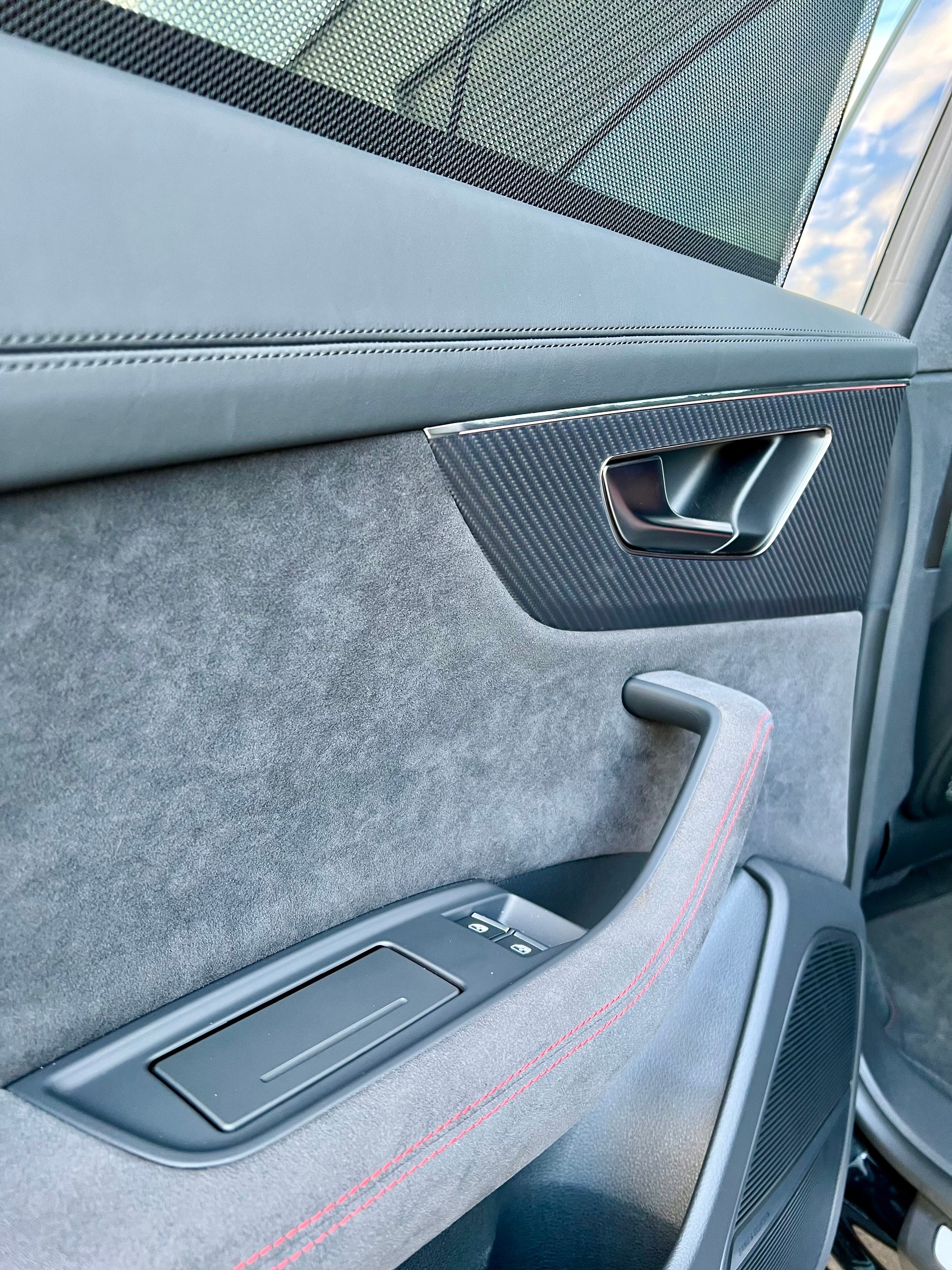 AUDI RSQ8 performance quattro-image-15