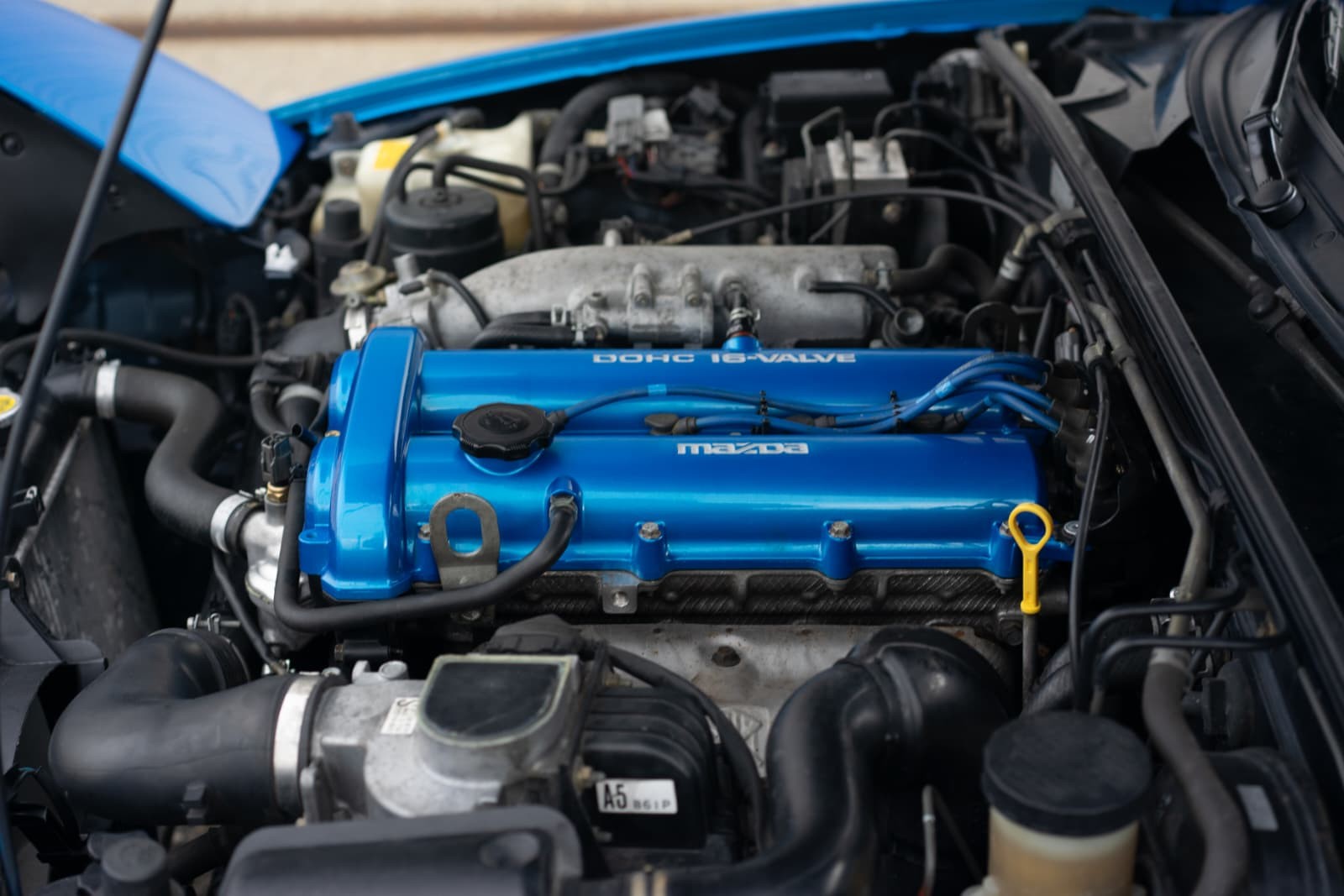 MAZDA MX-5 1.6i-16-image-7