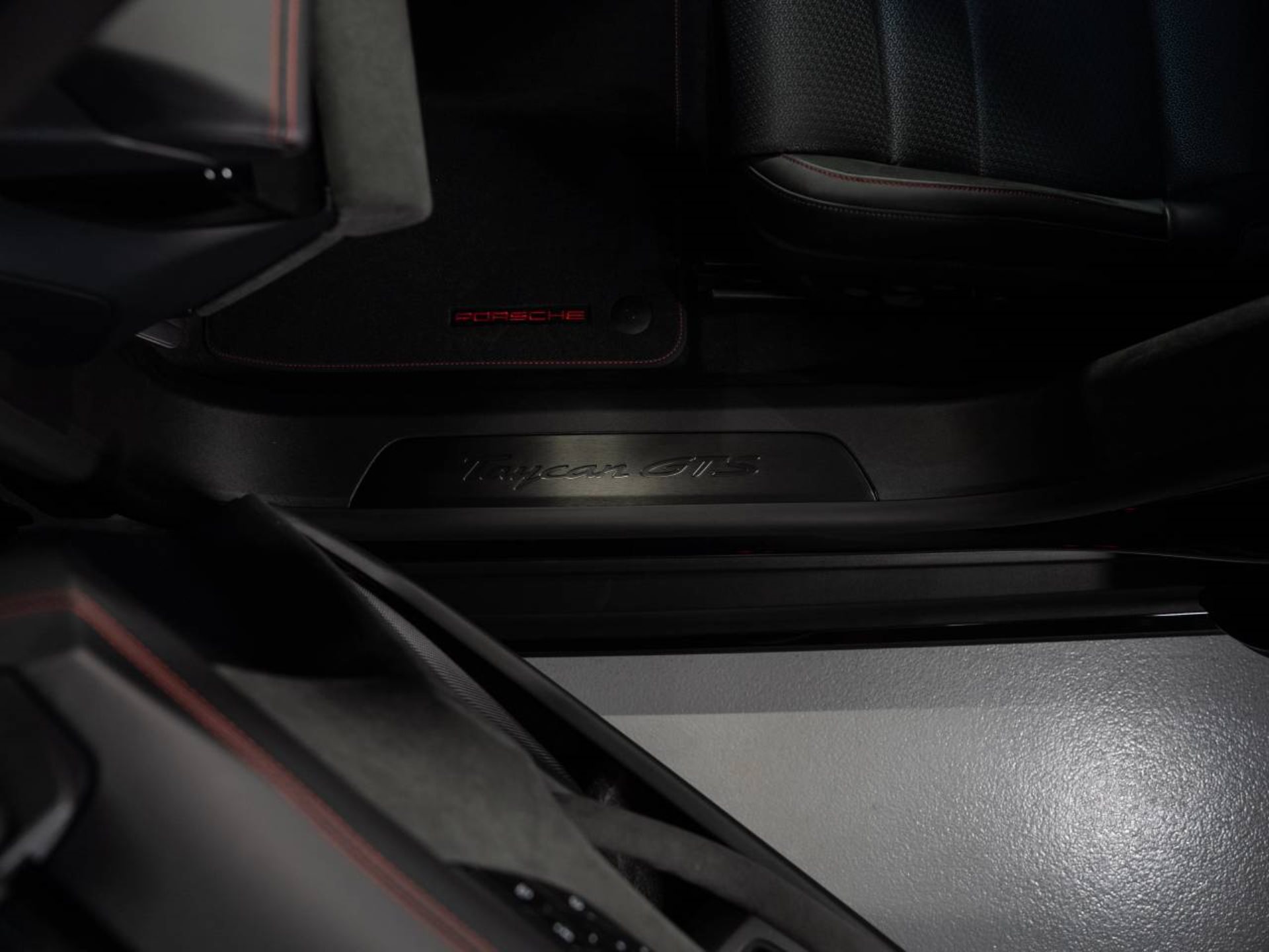 PORSCHE Taycan GTS Sport Turismo-image-20