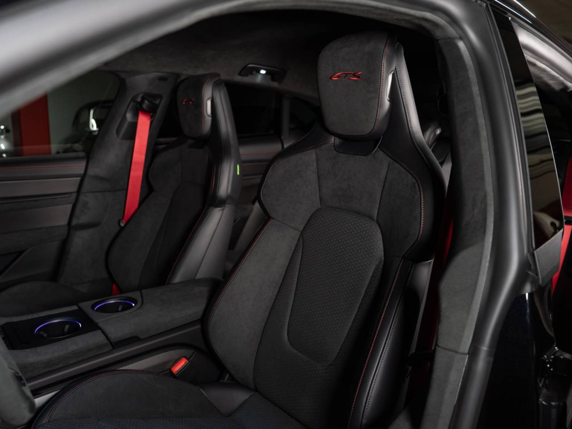 PORSCHE Taycan GTS Sport Turismo-image-4