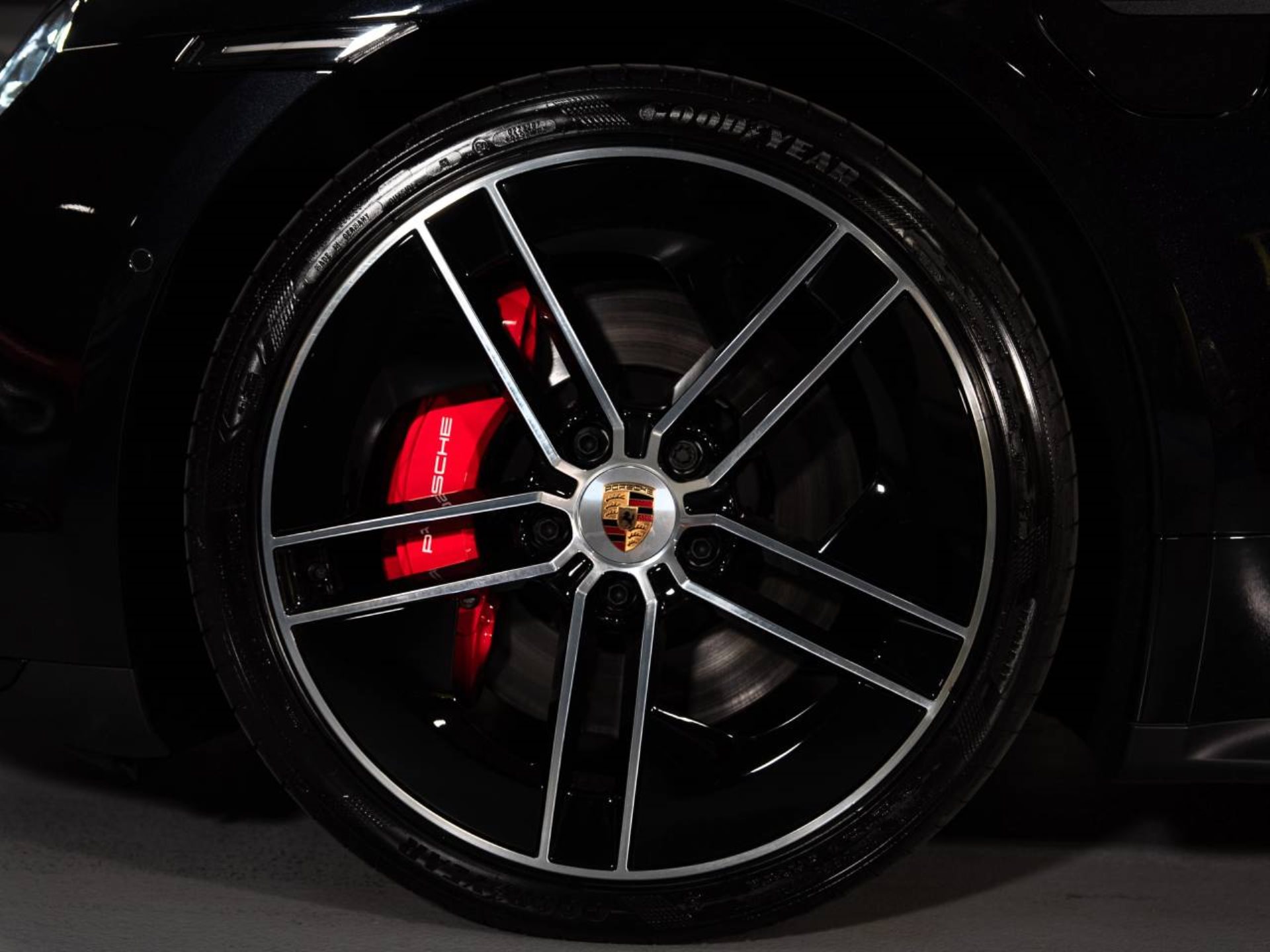 PORSCHE Taycan GTS Sport Turismo-image-21