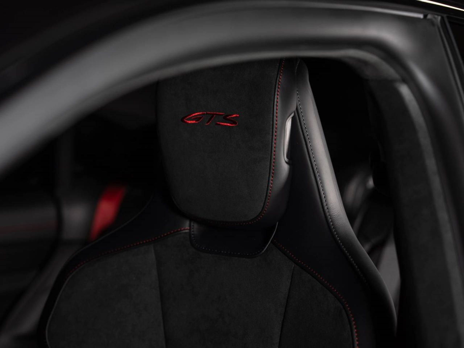 PORSCHE Taycan GTS Sport Turismo-image-15