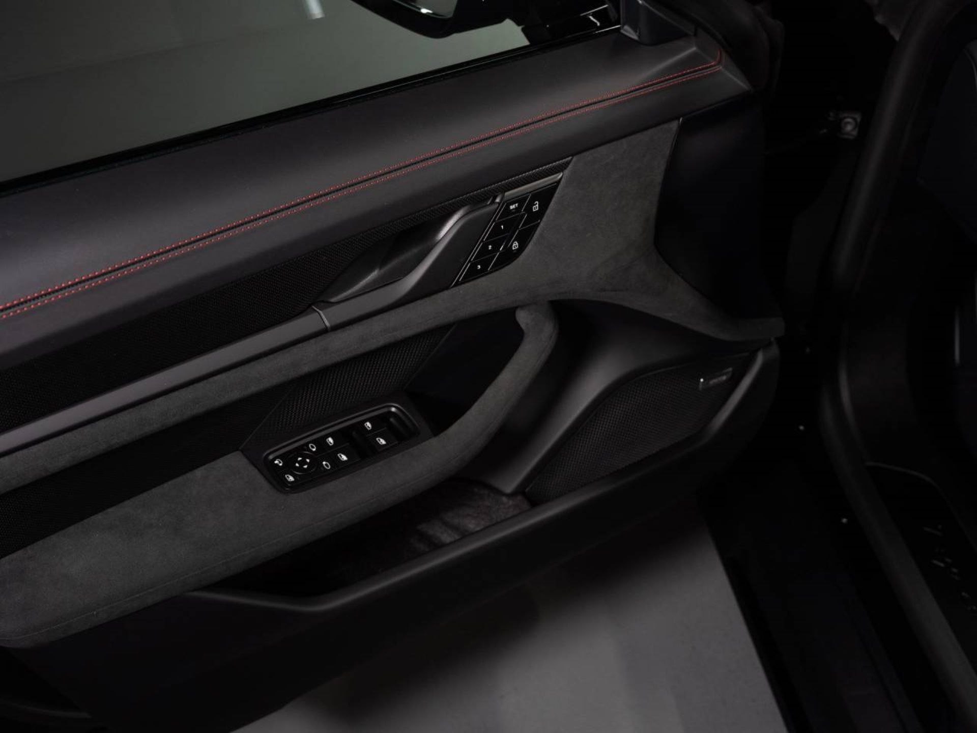 PORSCHE Taycan GTS Sport Turismo-image-17