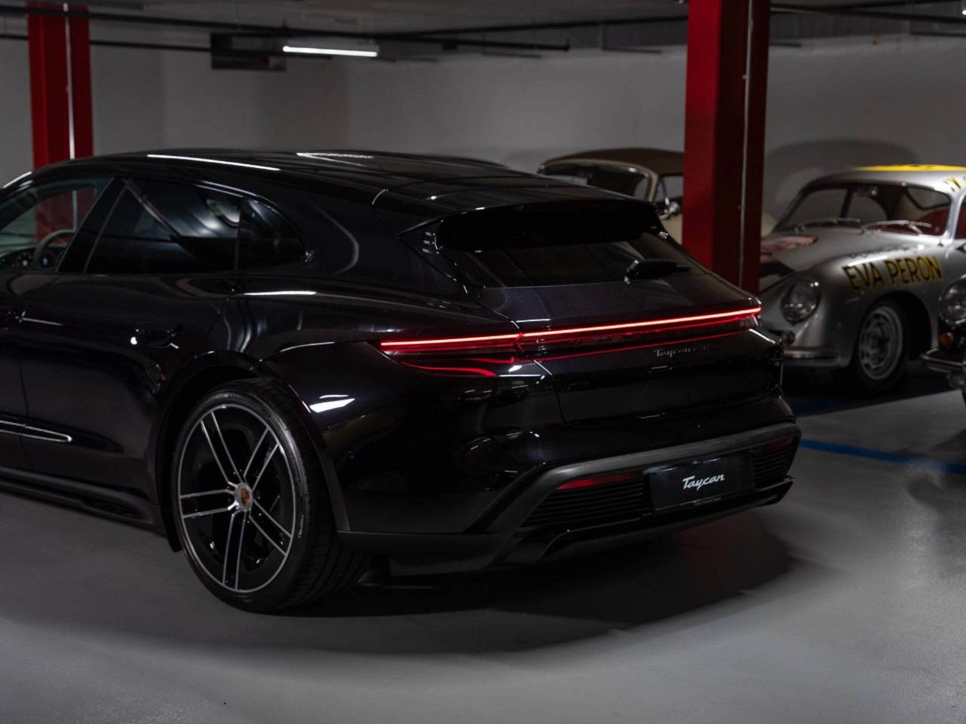 PORSCHE Taycan GTS Sport Turismo-image-24