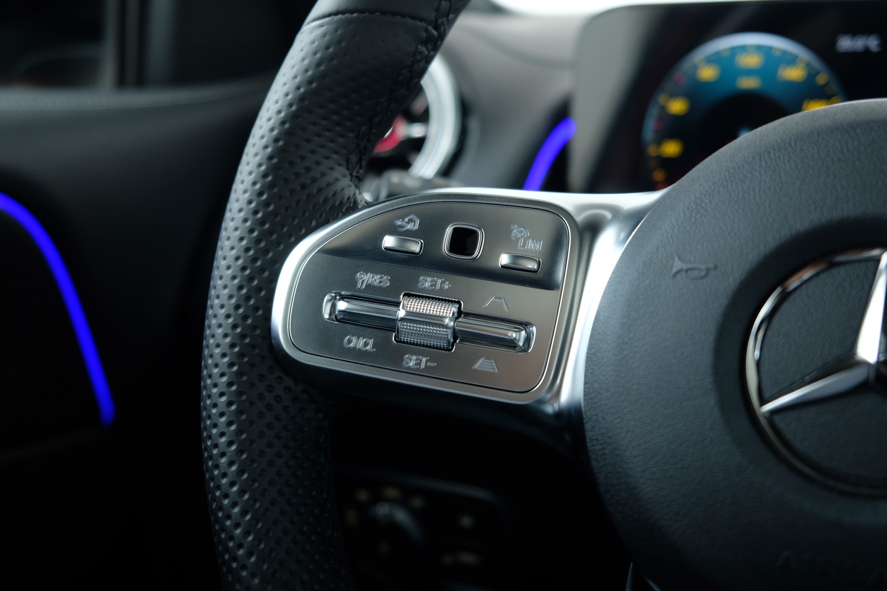 MERCEDES-BENZ GLB 250 4Matic AMG Line 8G-Tronic-image-12