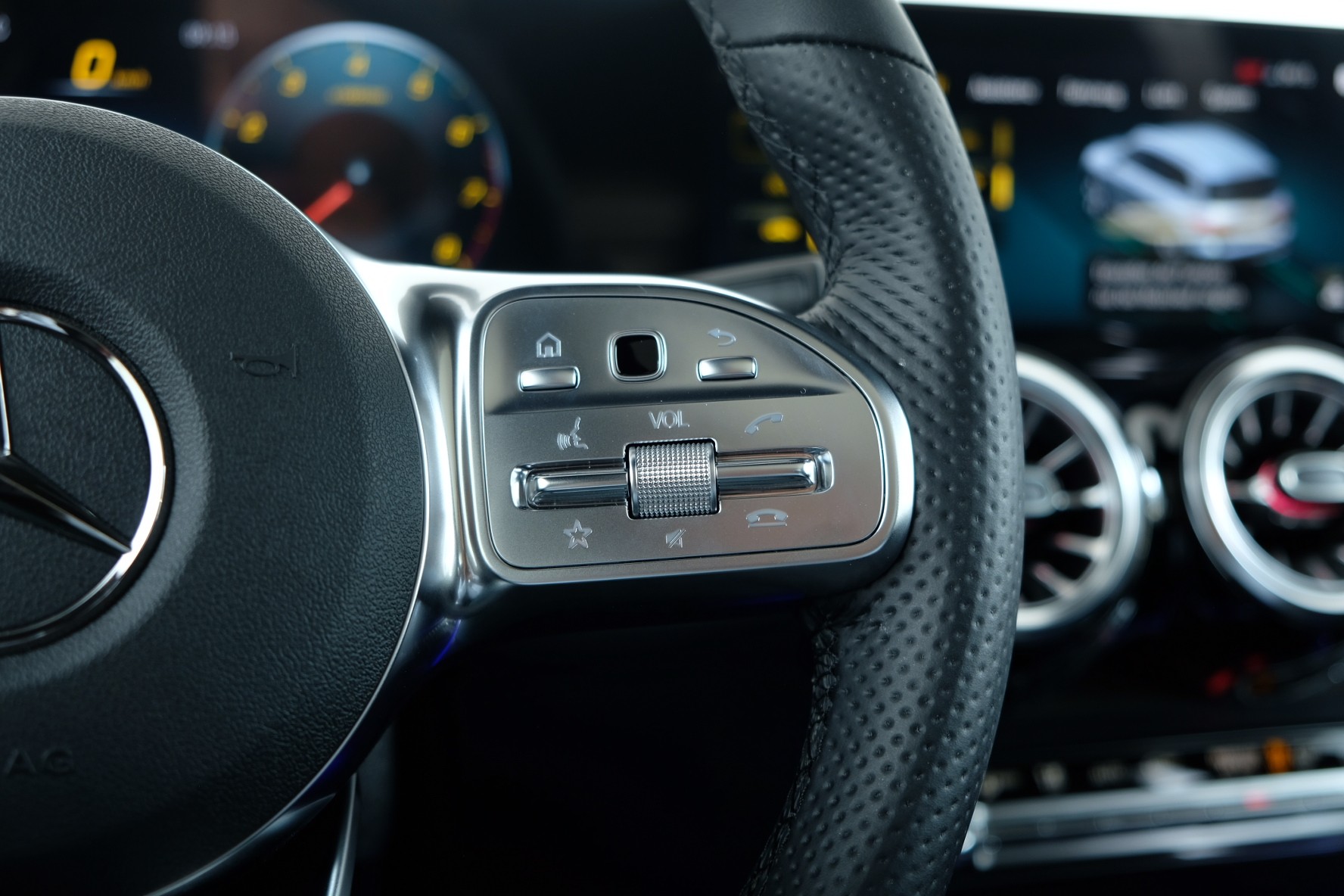 MERCEDES-BENZ GLB 250 4Matic AMG Line 8G-Tronic-image-13