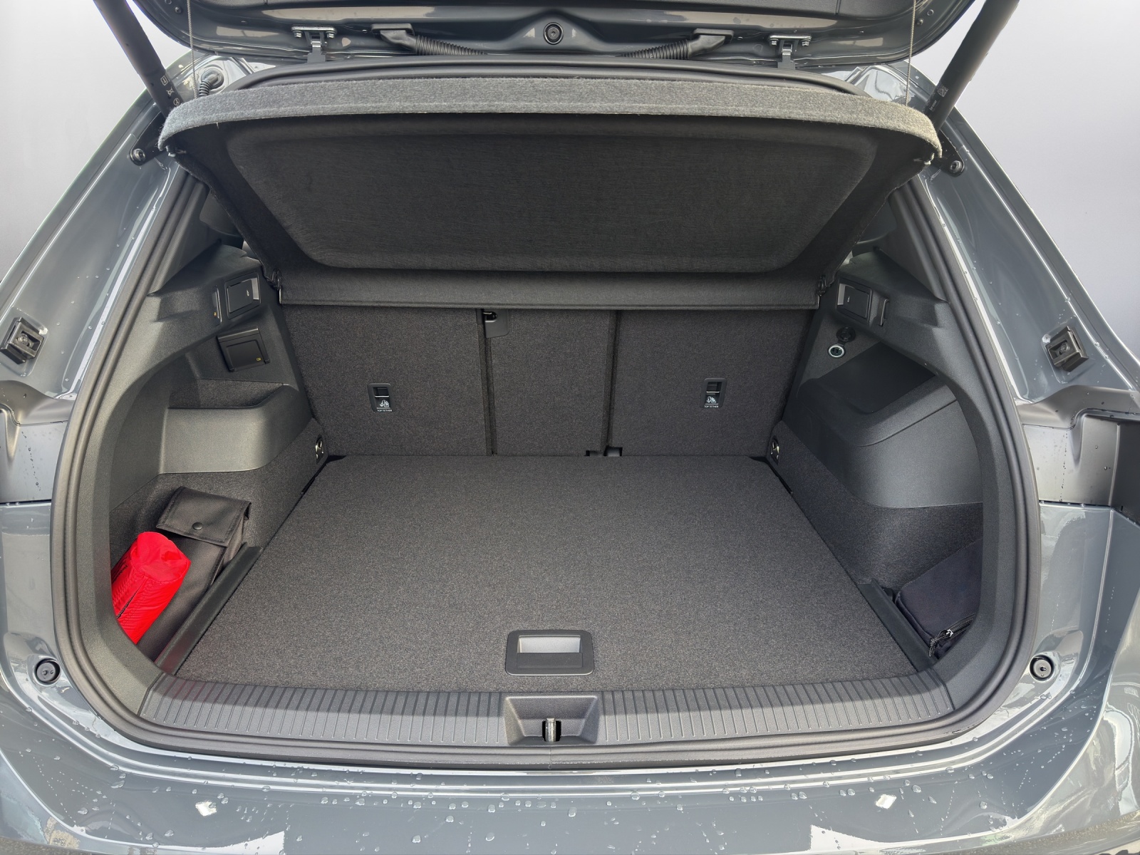 VW Tiguan R-Line Plus-image-11