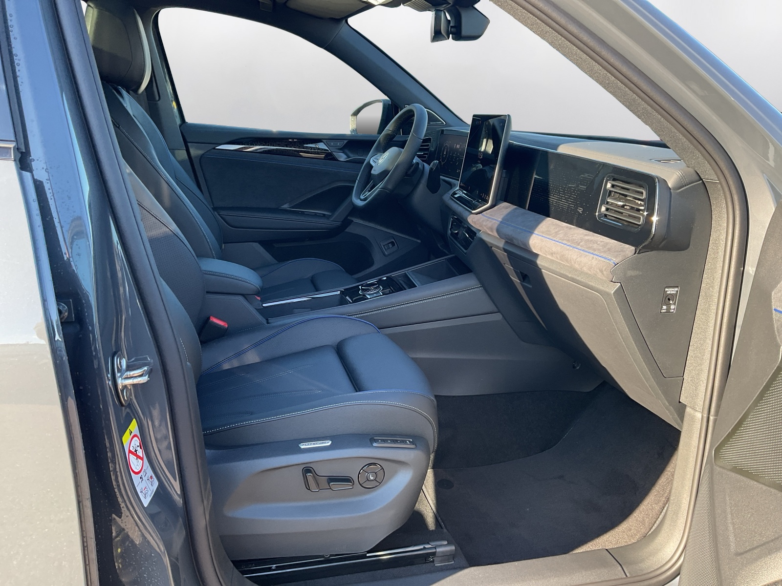 VW Tiguan R-Line Plus-image-13