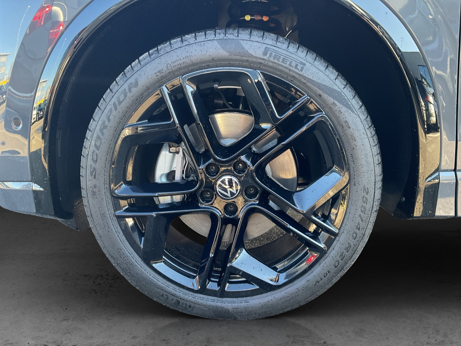 VW Tiguan R-Line Plus-image-12