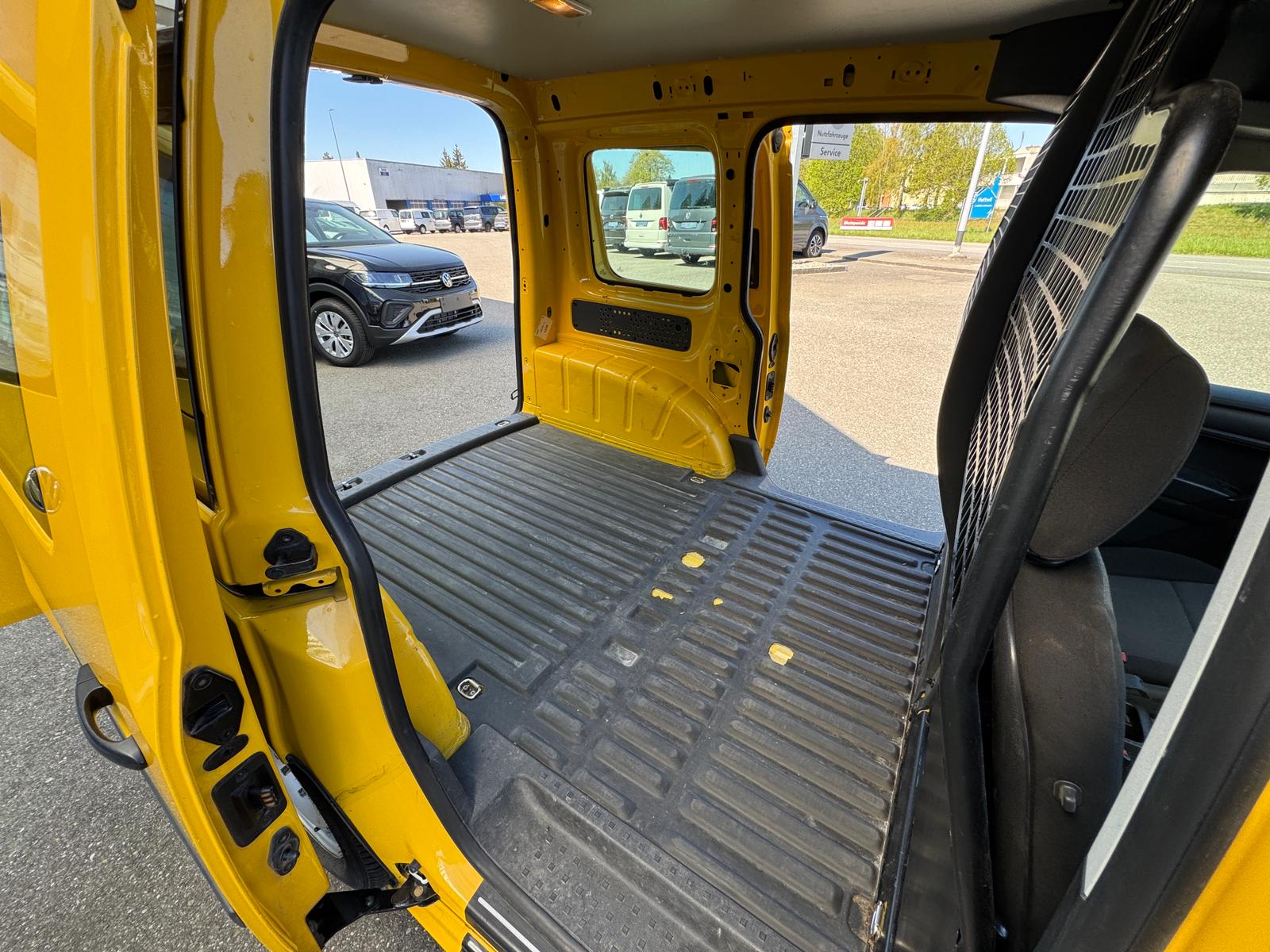 VW Caddy 1.0 TSI BlueMotion Technology-image-7