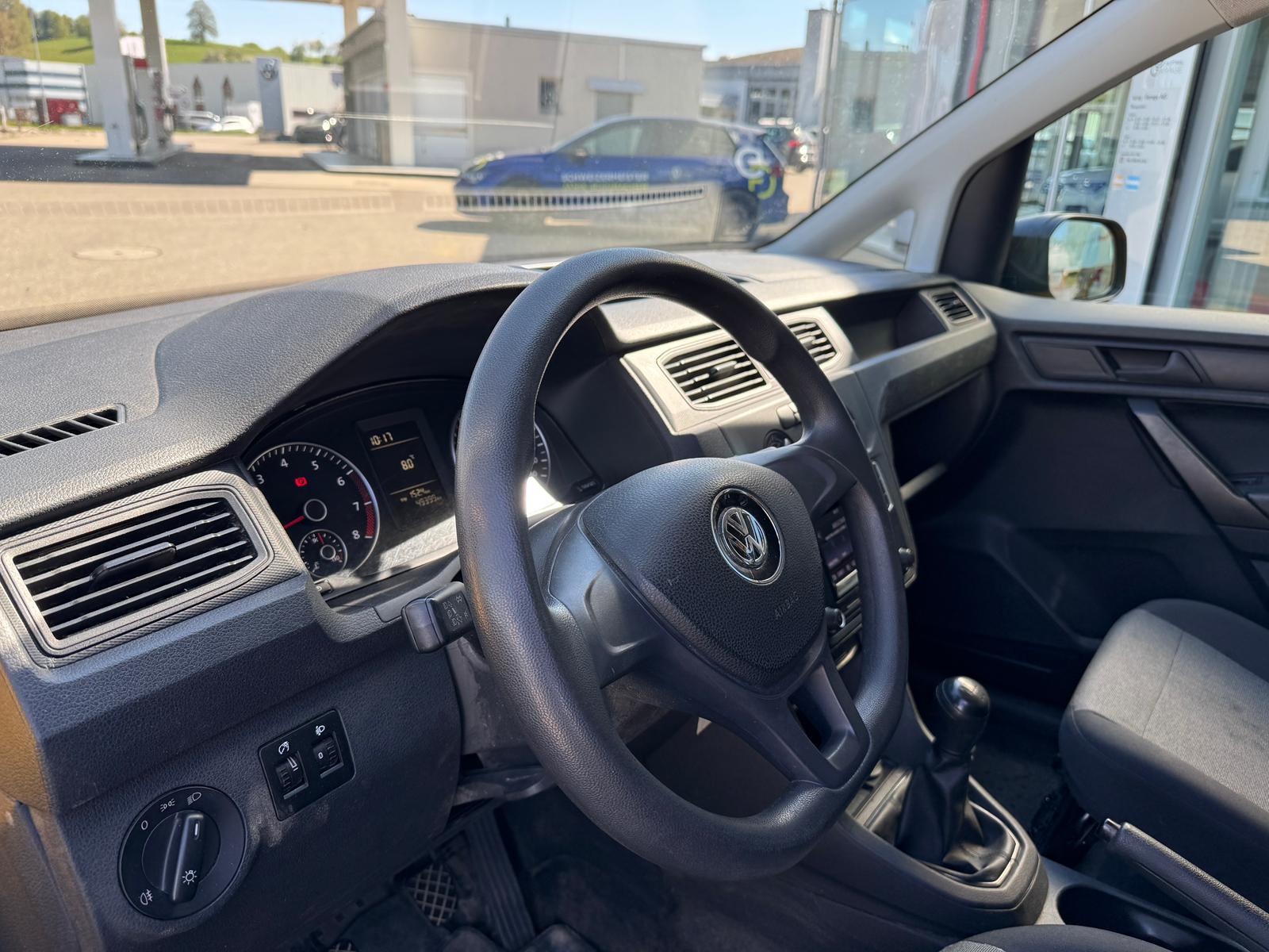 VW Caddy 1.0 TSI BlueMotion Technology-image-10