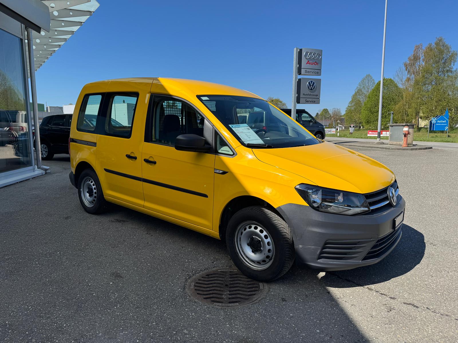 VW Caddy 1.0 TSI BlueMotion Technology-showroom-element-3