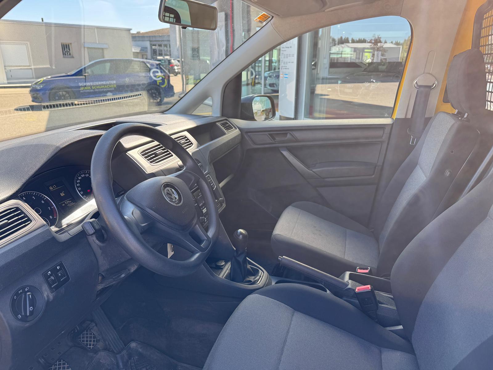 VW Caddy 1.0 TSI BlueMotion Technology-image-9