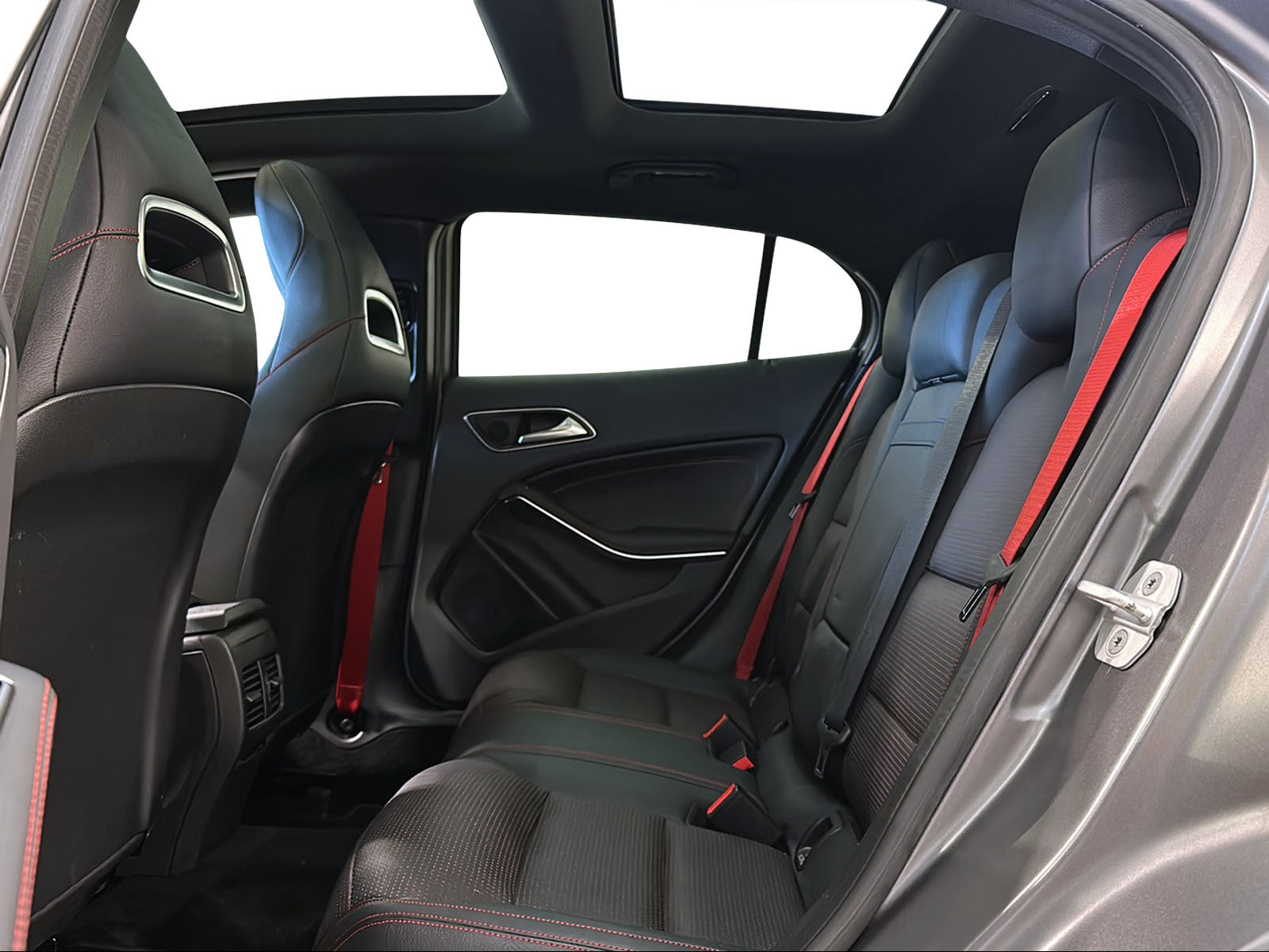 MERCEDES-BENZ GLA 45 AMG 4Matic 7G-DCT-image-12