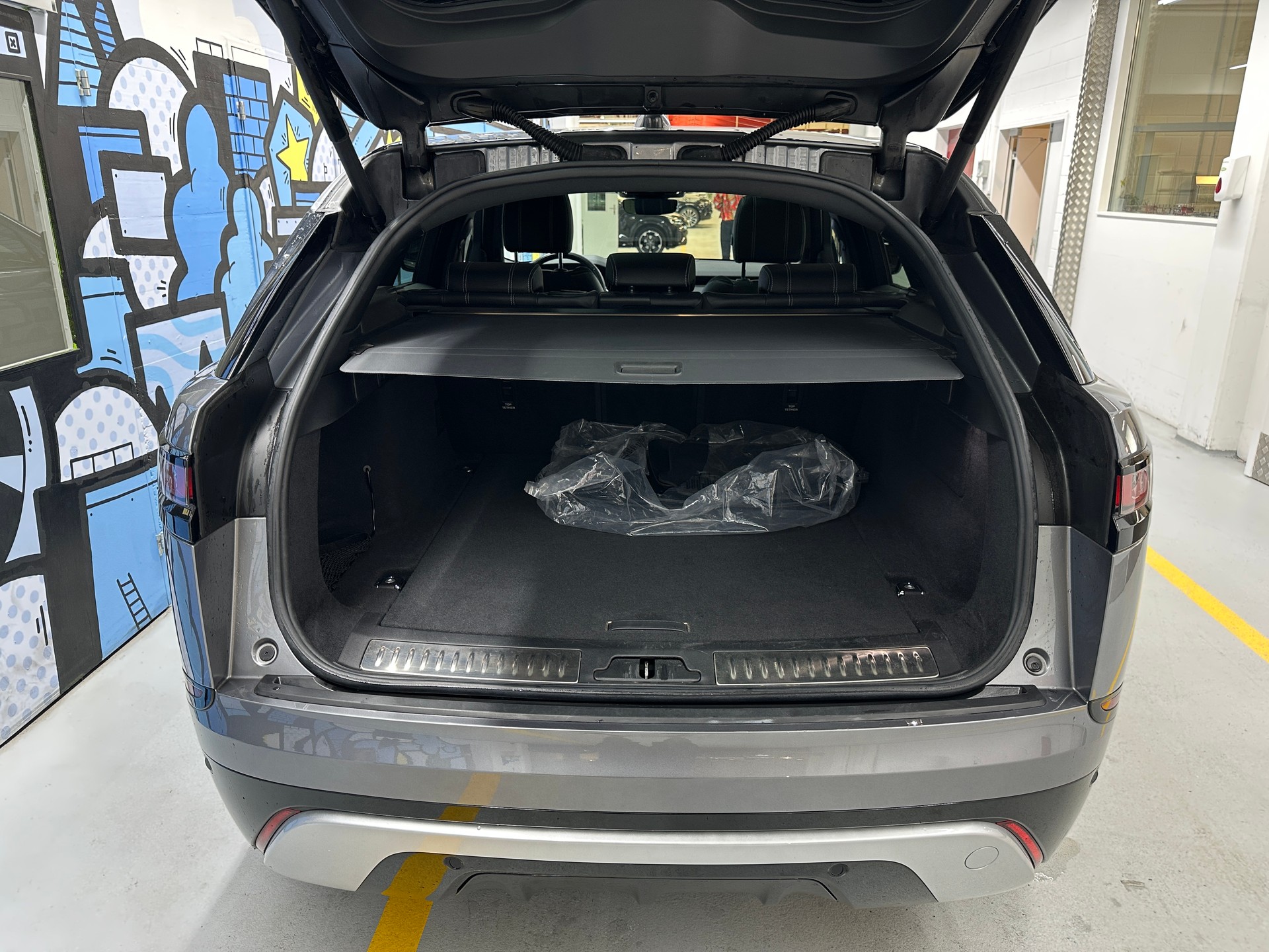 LAND ROVER Range Rover Velar R-Dynamic P 250 SE Automatic-image-5