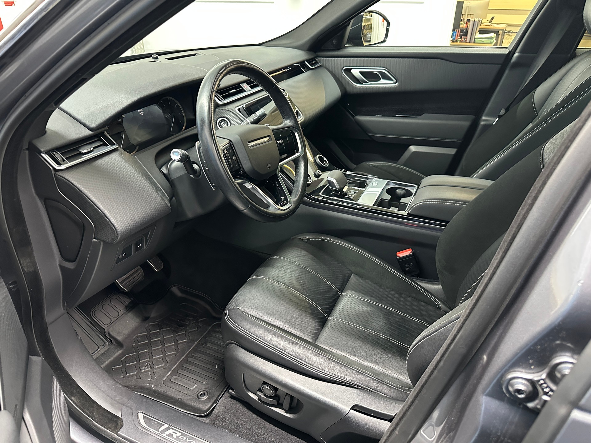 LAND ROVER Range Rover Velar R-Dynamic P 250 SE Automatic-image-7