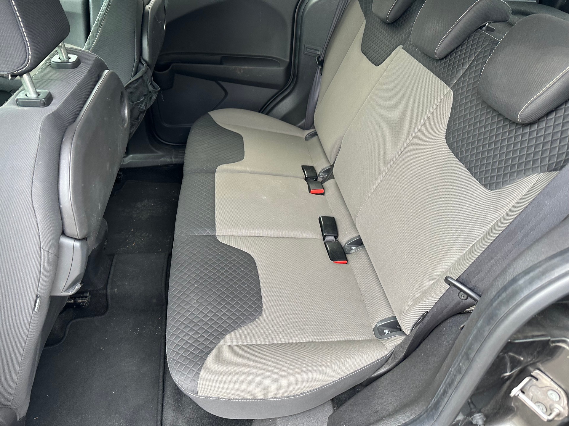 FORD Tourneo Courier 1.0 SCTi Titanium-image-9