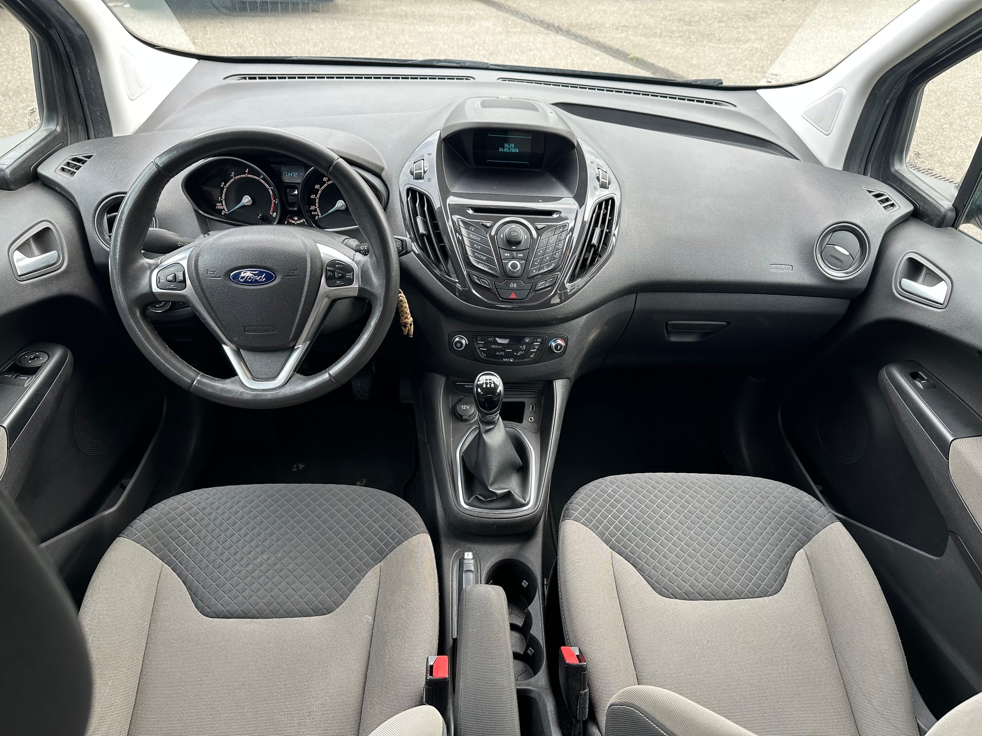 FORD Tourneo Courier 1.0 SCTi Titanium-image-8